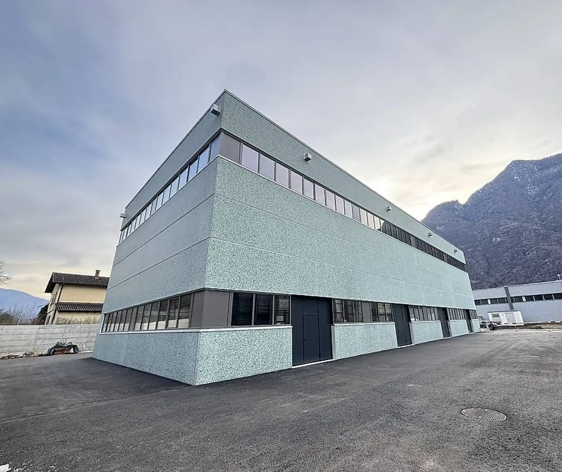 À louer à Cresciano: Hangar de nouvelle construction