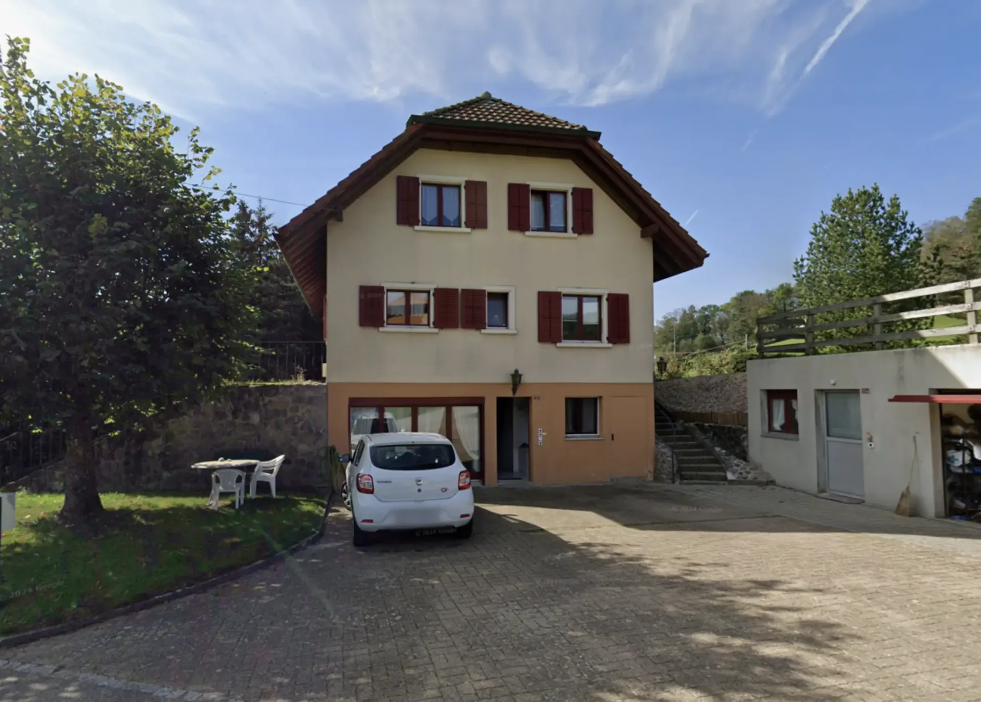 Pretty apartment with garden