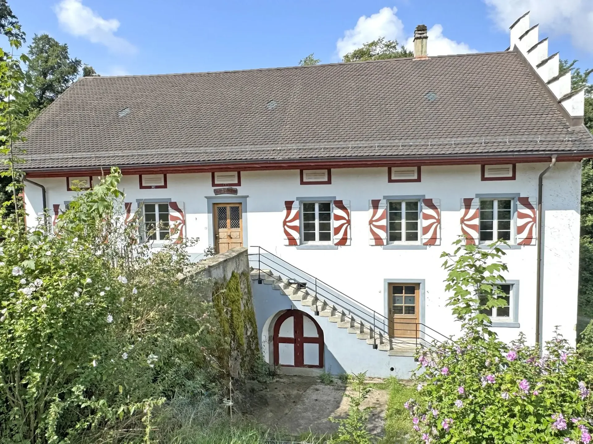 Historic single-family house with 10.5 rooms in an idyllic location