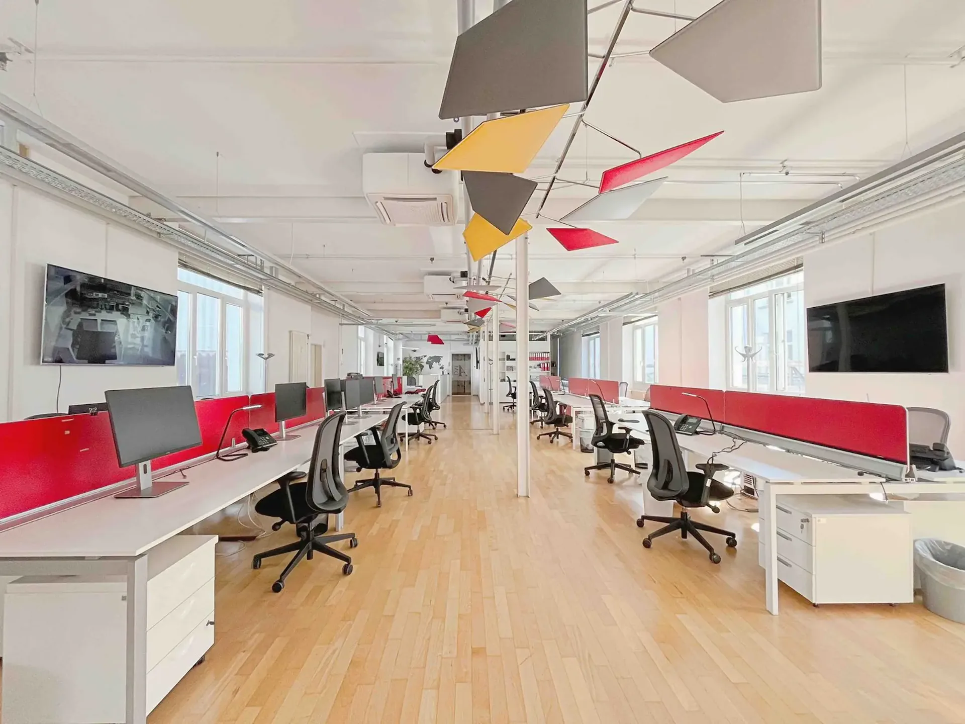 Ufficio Moderno in Affitto a Balerna – 196 m²