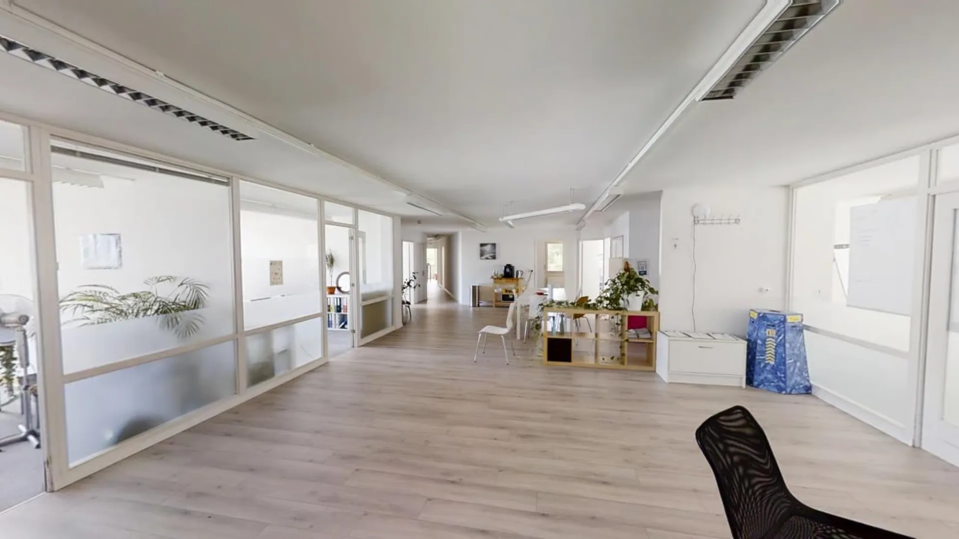 Geräumige Büros mit 12 Räumen, Balkon und Panoramablick in Vevey mit 4 Parkplätzen