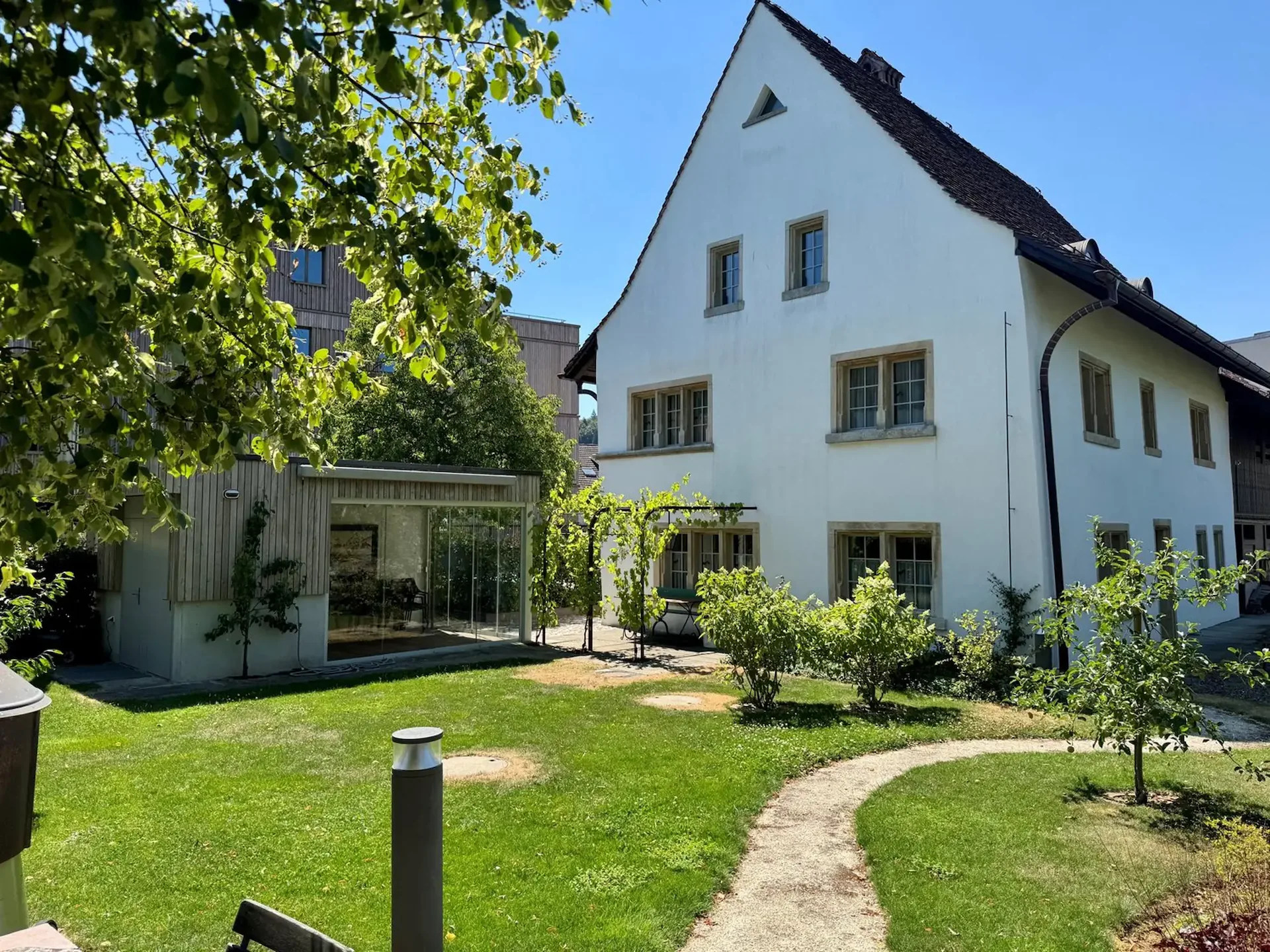 Luxuriös und traumhaft wohnen + arbeiten unter einem historischen Dach