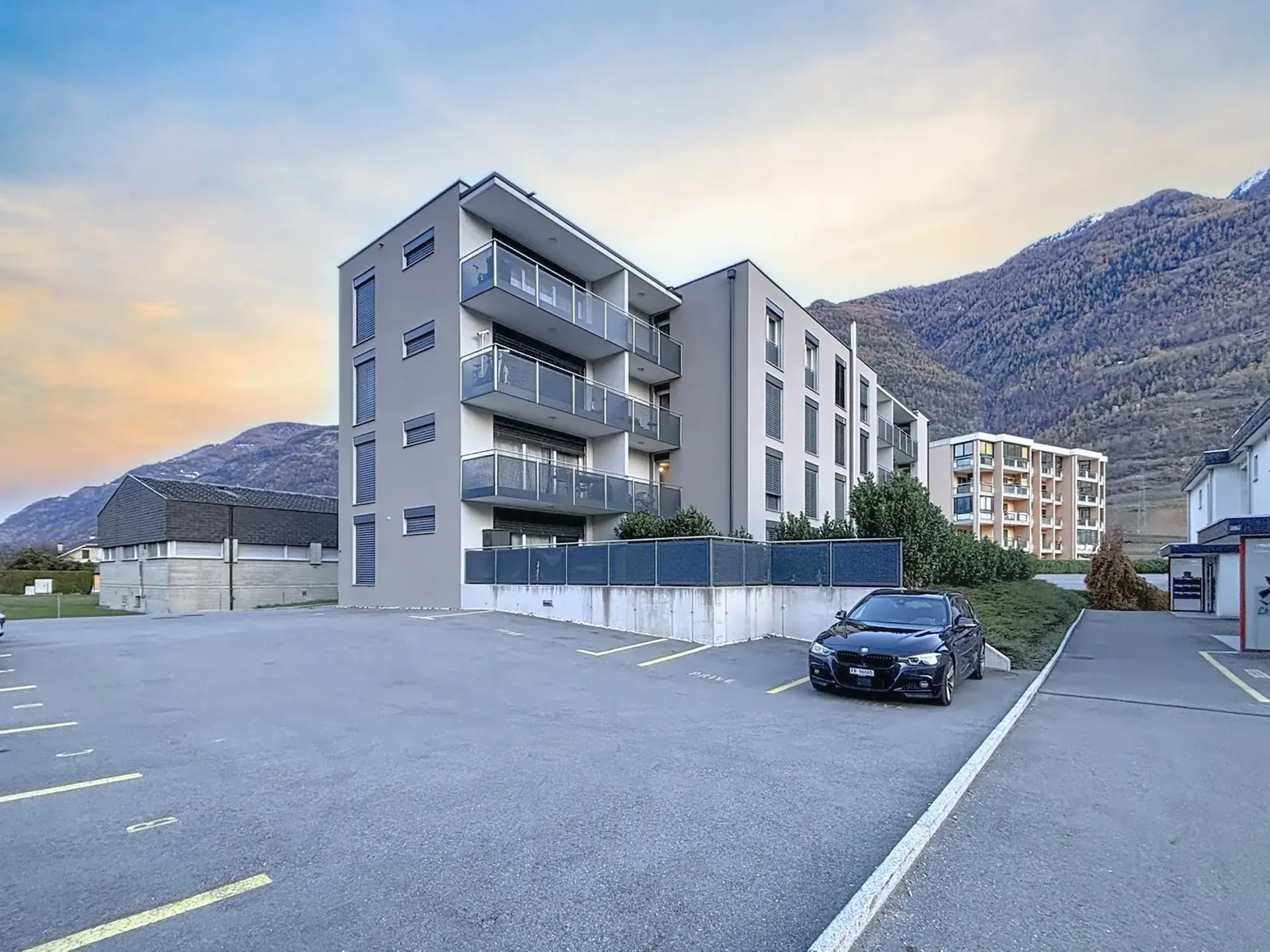 Modern 3.5-room apartment with balcony in Saxon