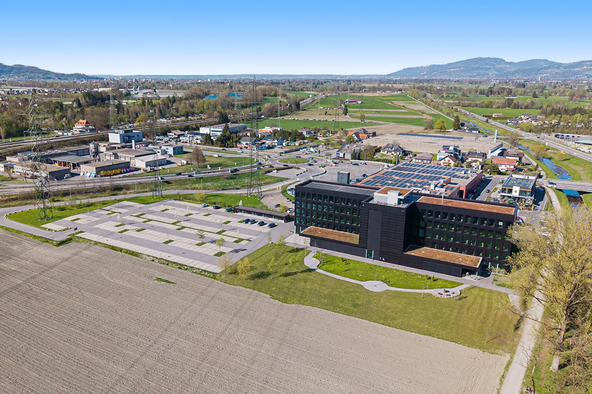Grenznahe Büroflächen im modernen Neubau