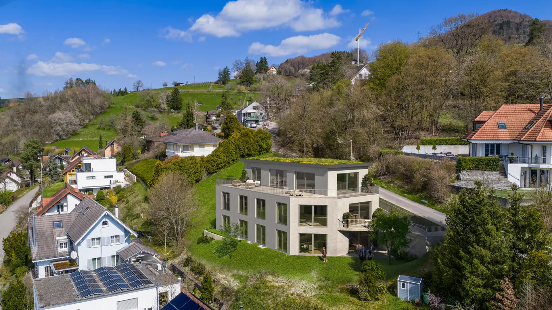 Propriété résidentielle sur une pente sud-ouest ensoleillée avec vue panoramique inobstructable