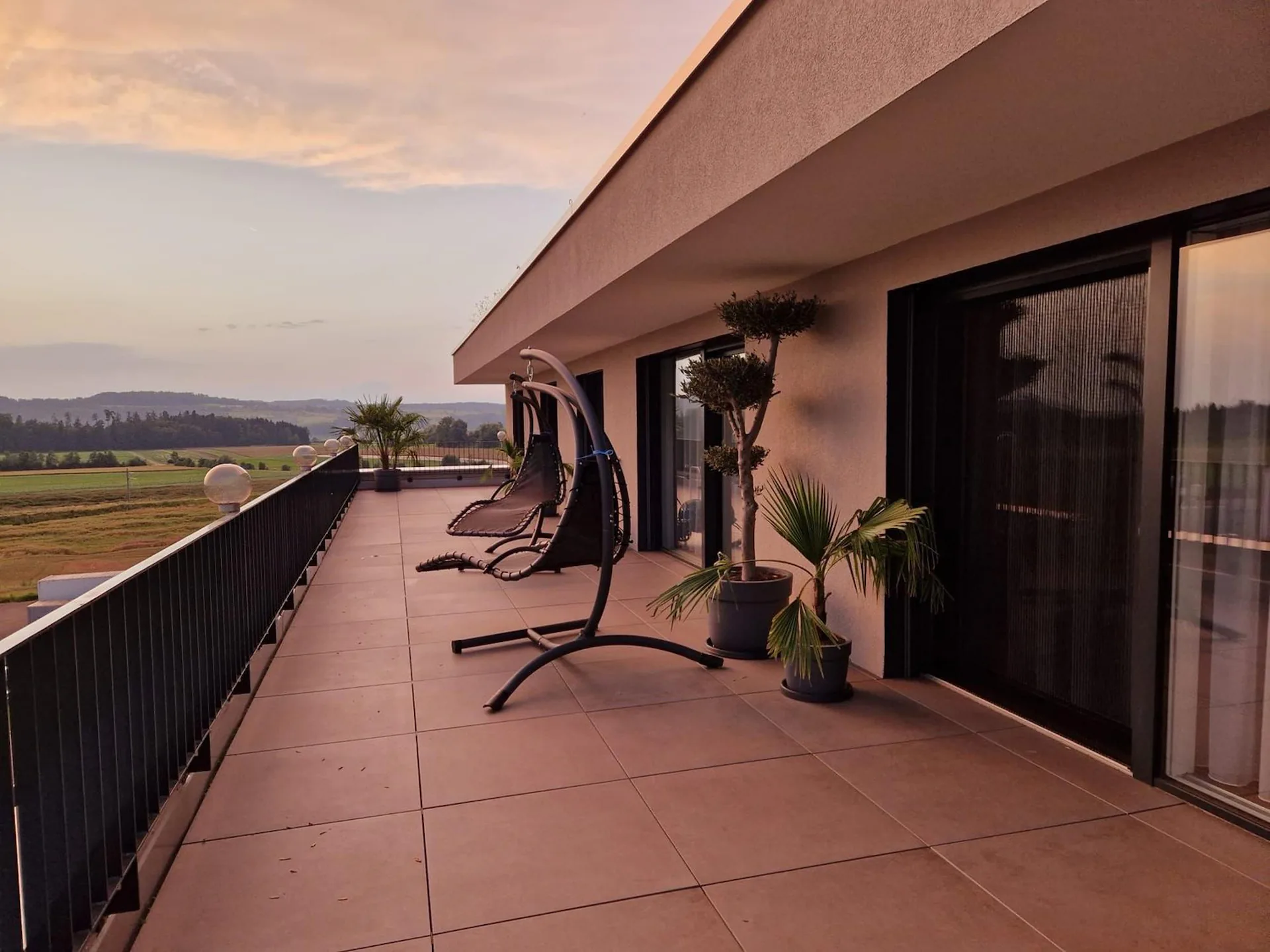 Appartement attique moderne 4.5 pièces avec vue sur la campagne