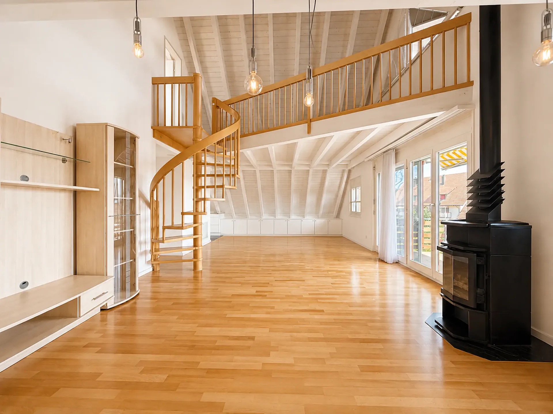 Maisonette da sogno con galleria e vista sulla montagna