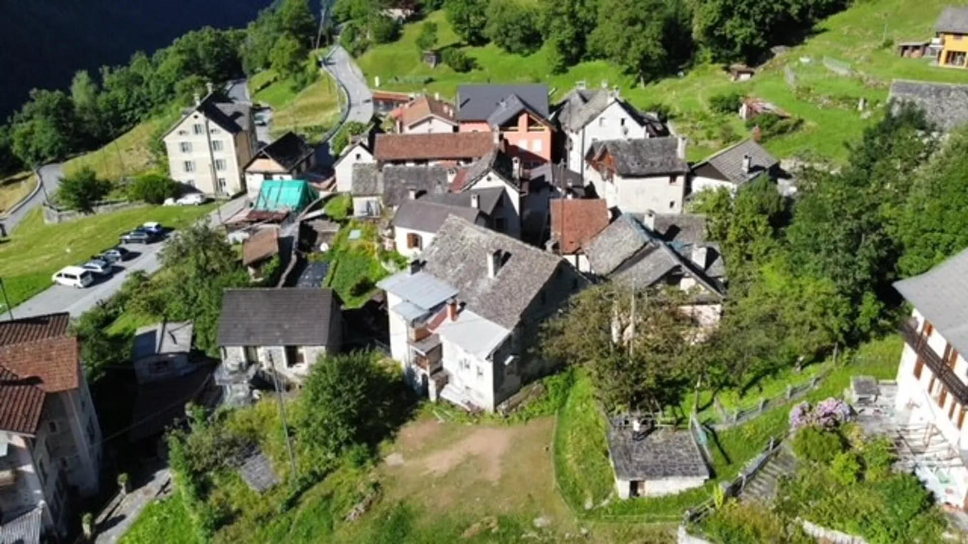 Verkauf in Cerentino - Altes Tessiner Haus mit typischem Walser-Rustico