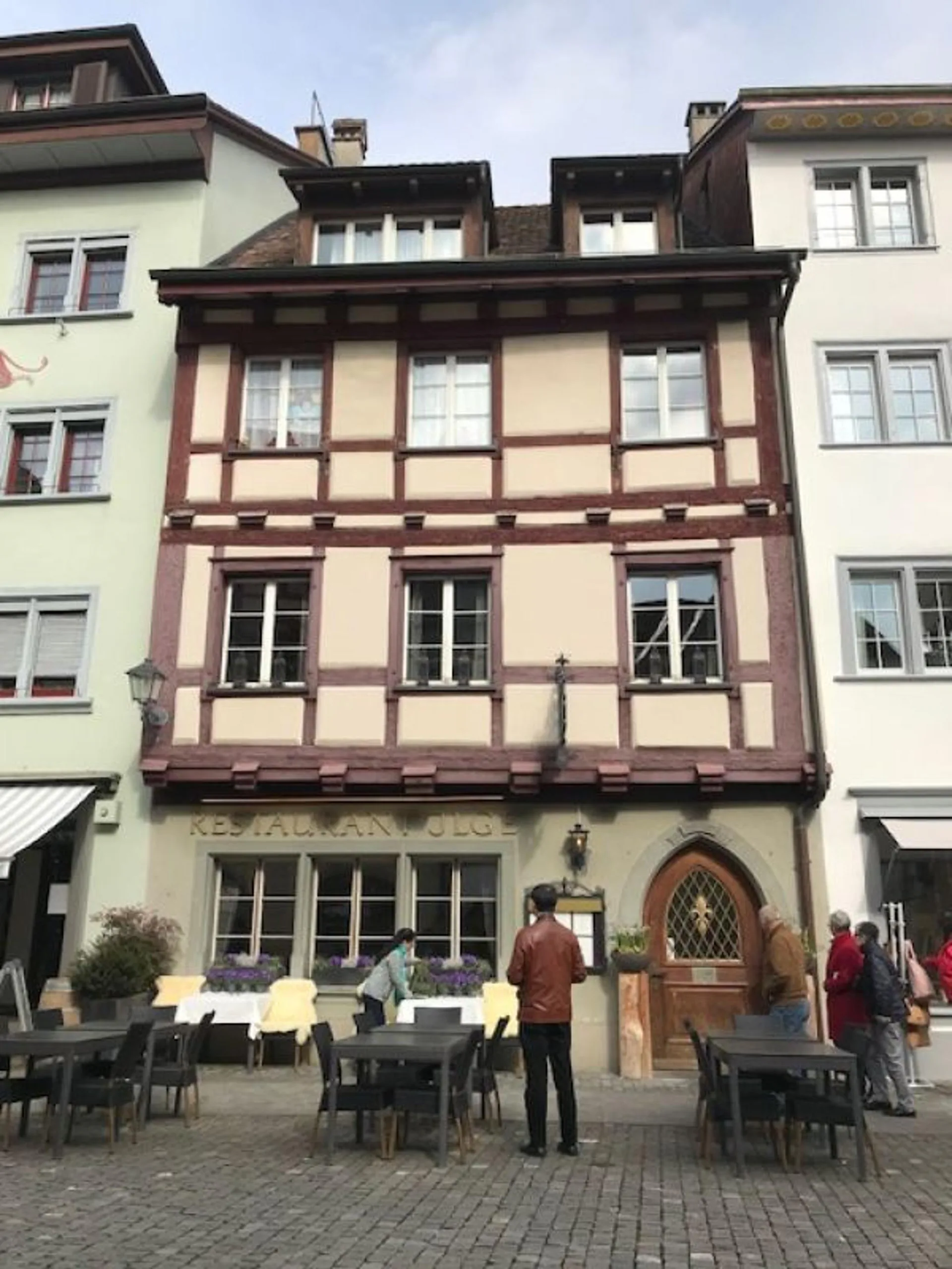 Piccola casa degli ospiti arredata di 3 camere (Nessuna cucina!)