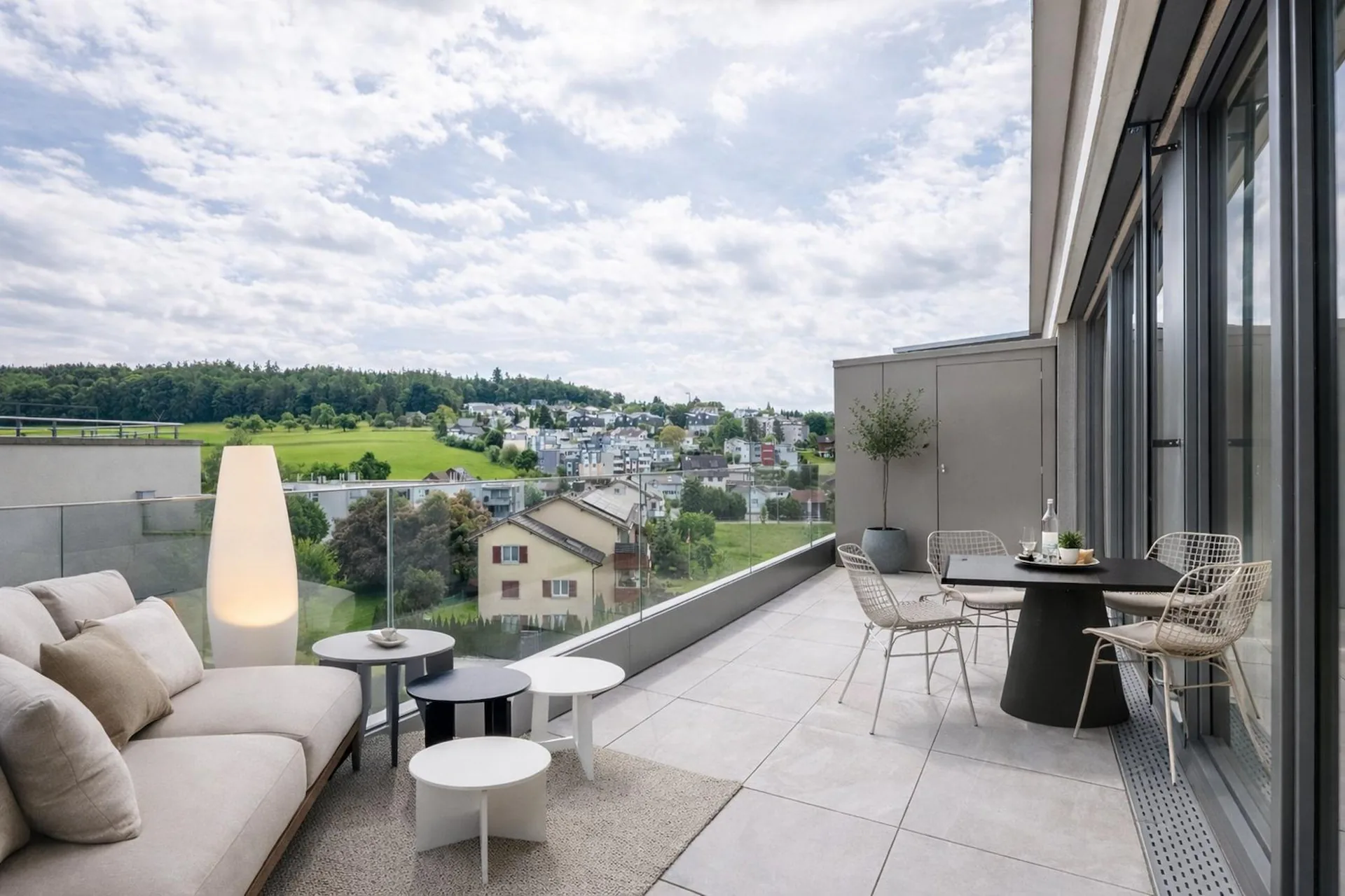 Exclusive new attic apartment in first occupancy with two terraces