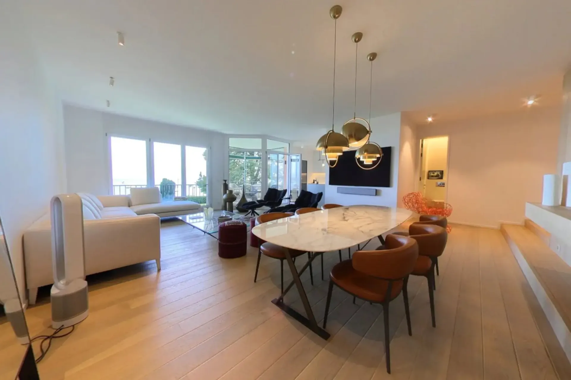 Premium 3-Bedroom, Balcony and Lake view - Parking Included