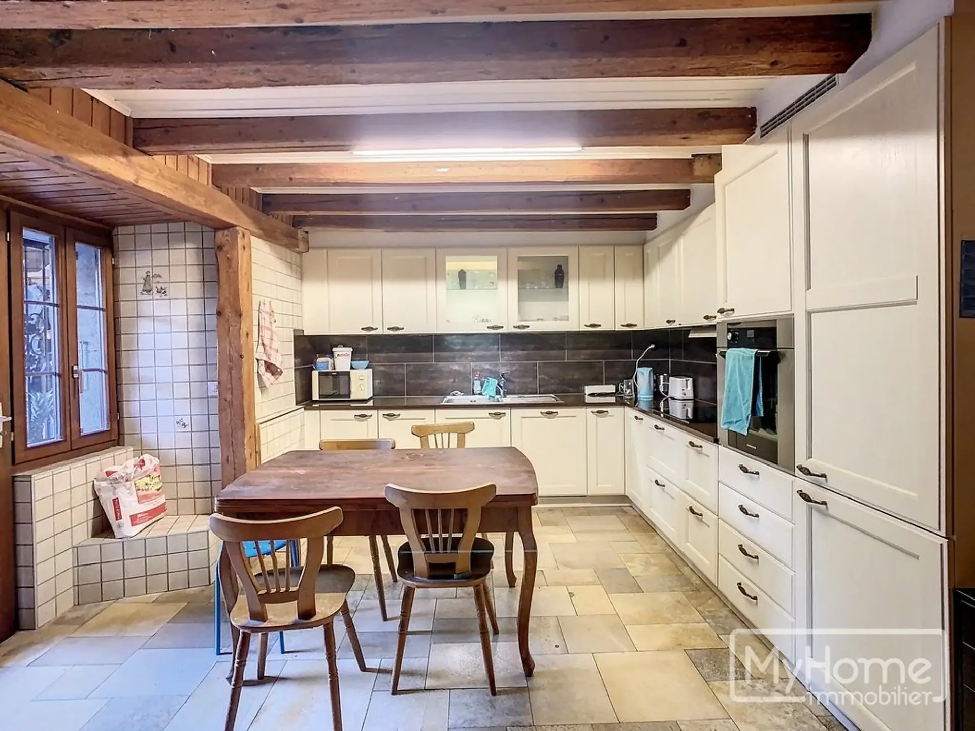 4 independent rooms for rent in a shared apartment.