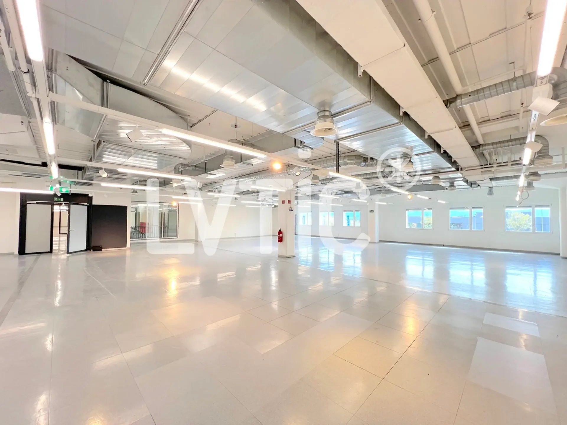 Lokale, Showroom, Büros von 325 m2 zur Miete in Etoy
