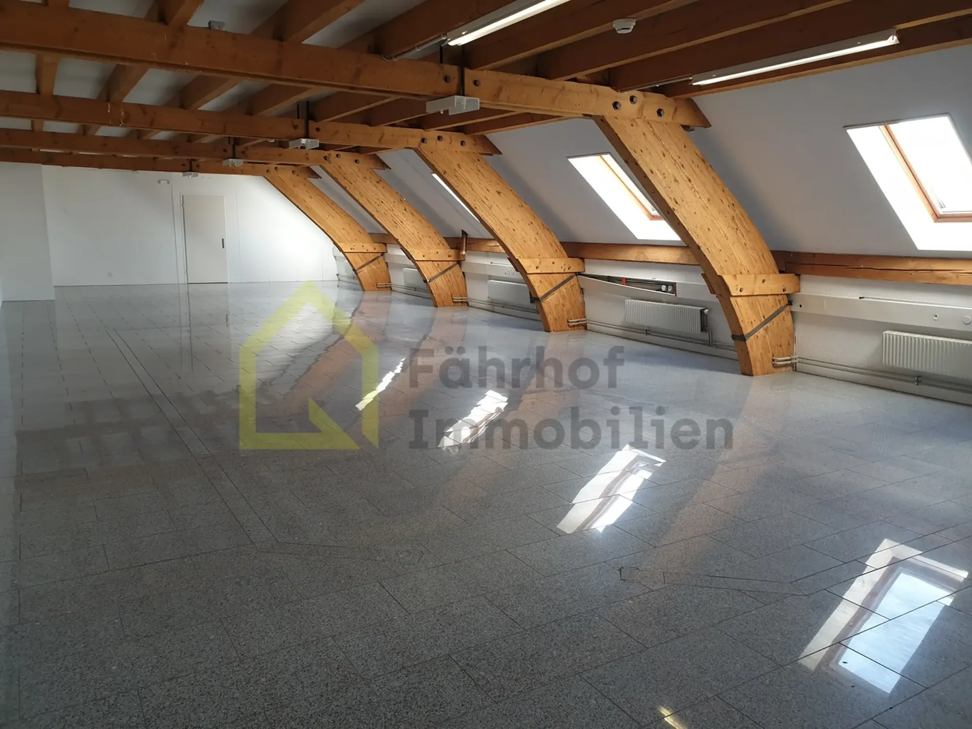 Heller, moderner Gewerbe-/Büroraum 160 m2