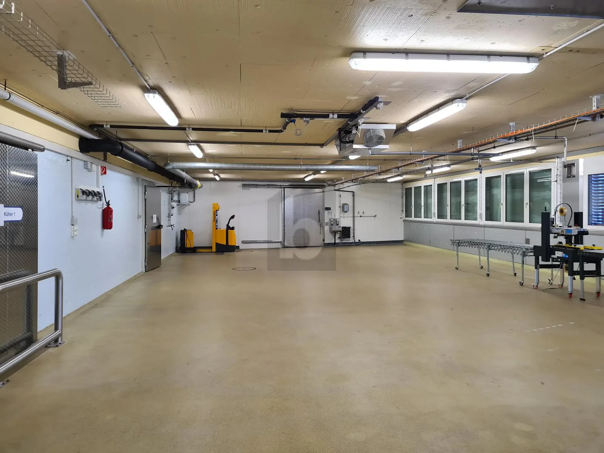 PRACTICAL AND CENTRAL, WITH LOADING RAMP
