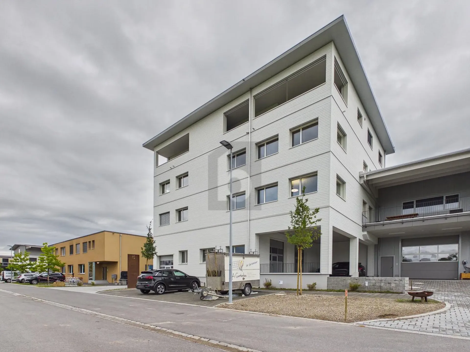 FLEXIBLE NEW BUILDING FOR INDIVIDUAL NEEDS