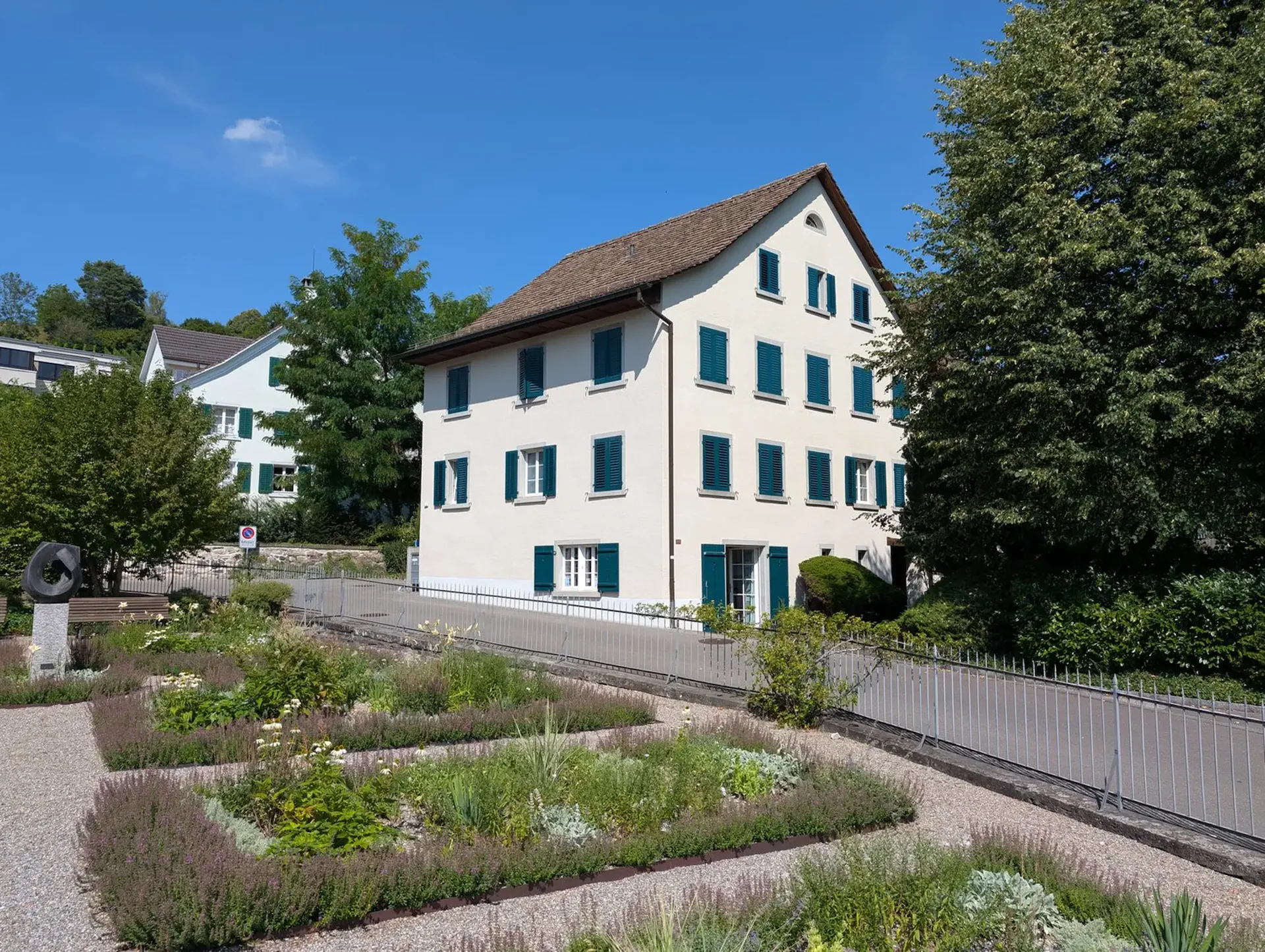 Fully rented multi-family house in Herrliberg