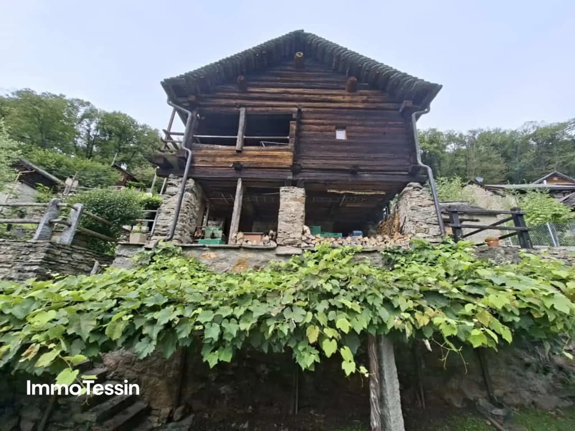 Rarità: Casa walser originale con molto charme e spazio in una posizione di montagna molto tranquilla e soleggiata