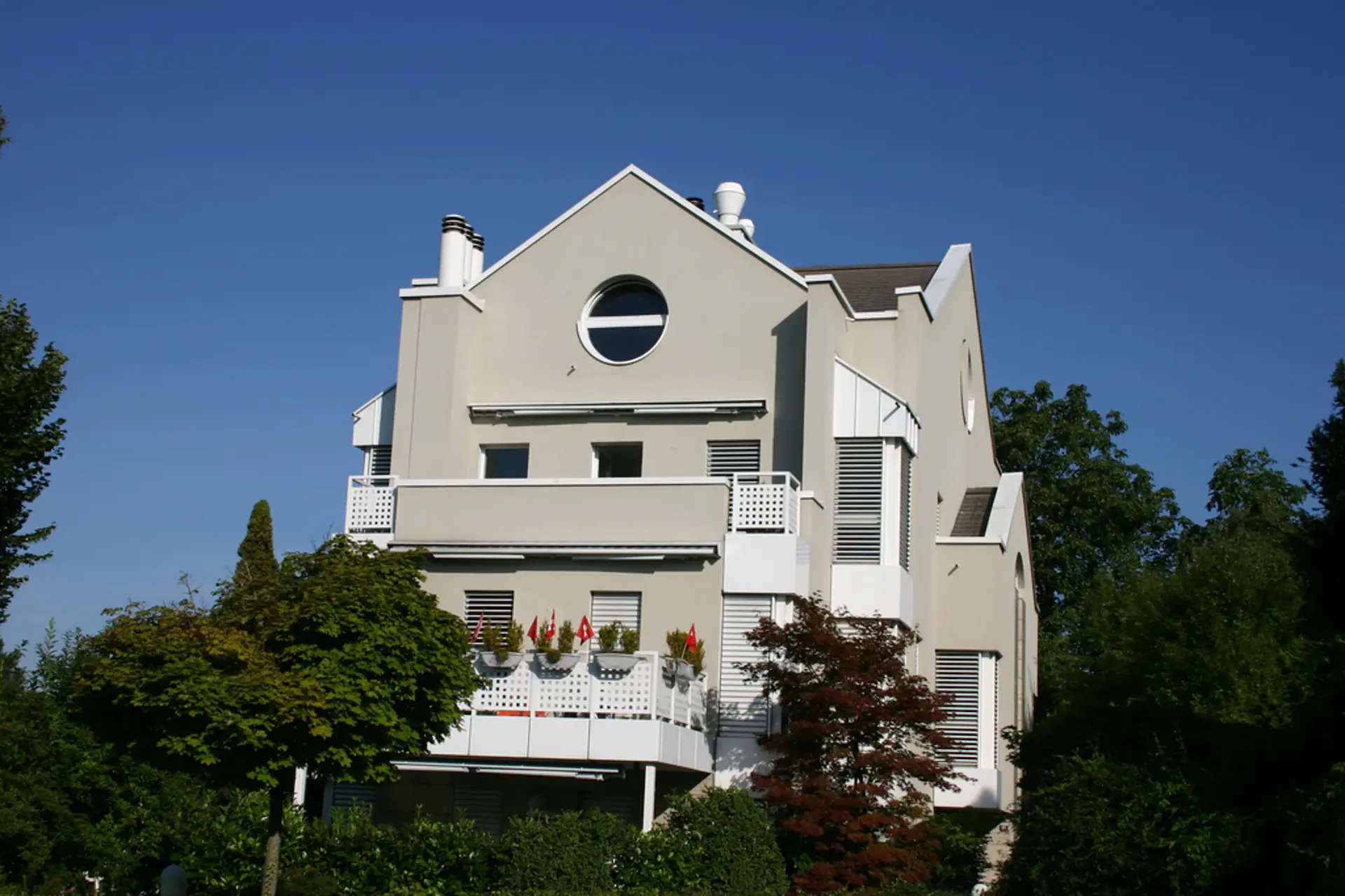 Exclusive 2.5-room garden apartment in Herrliberg