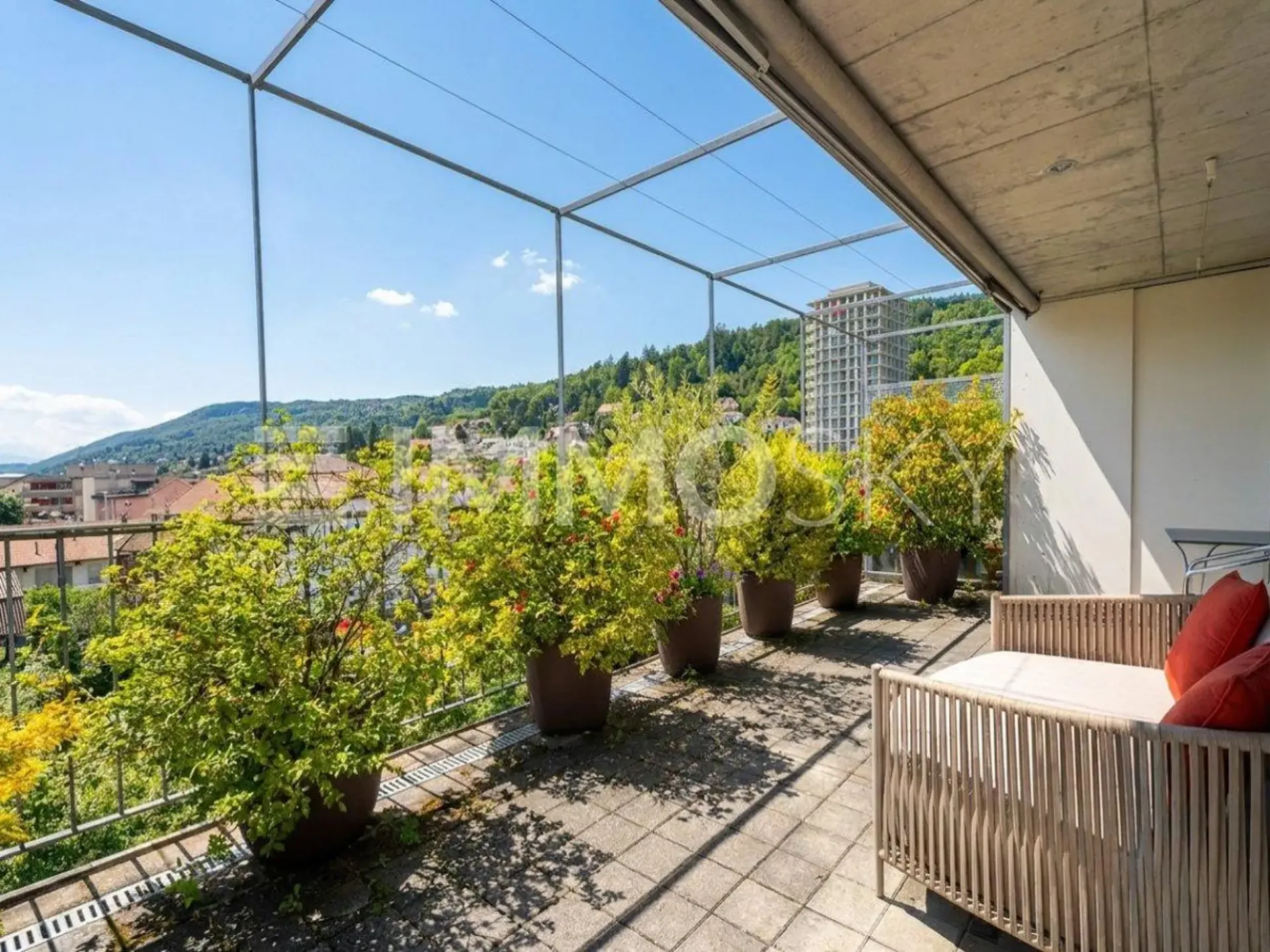 RESERVIERT - Attika mit Panoramaterrasse und 360-Grad-Blick auf Biel