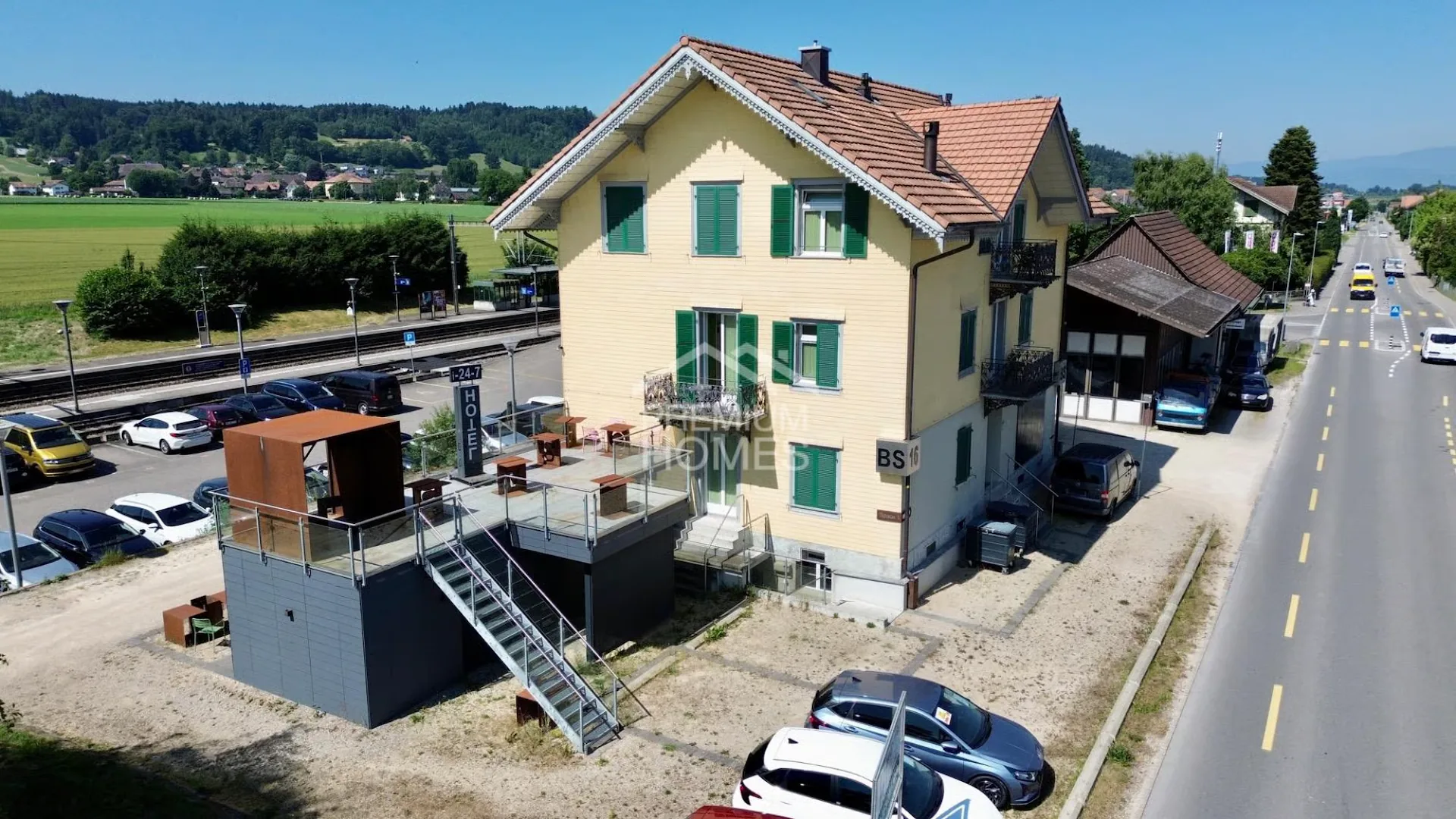 Multifunctional commercial property with top connection