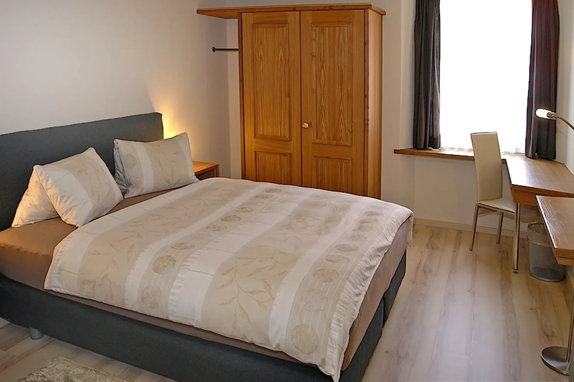 Studio Deluxe arredato con letto a molle nell'Hotel Rössli
