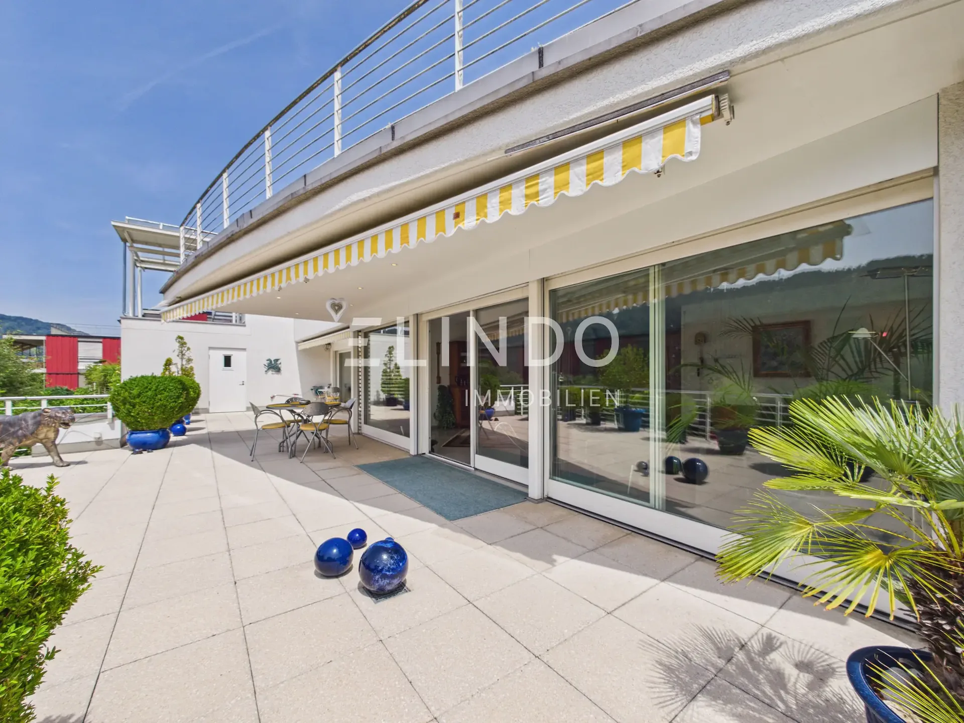 Ampio appartamento con terrazza e garage doppio - Adliswil