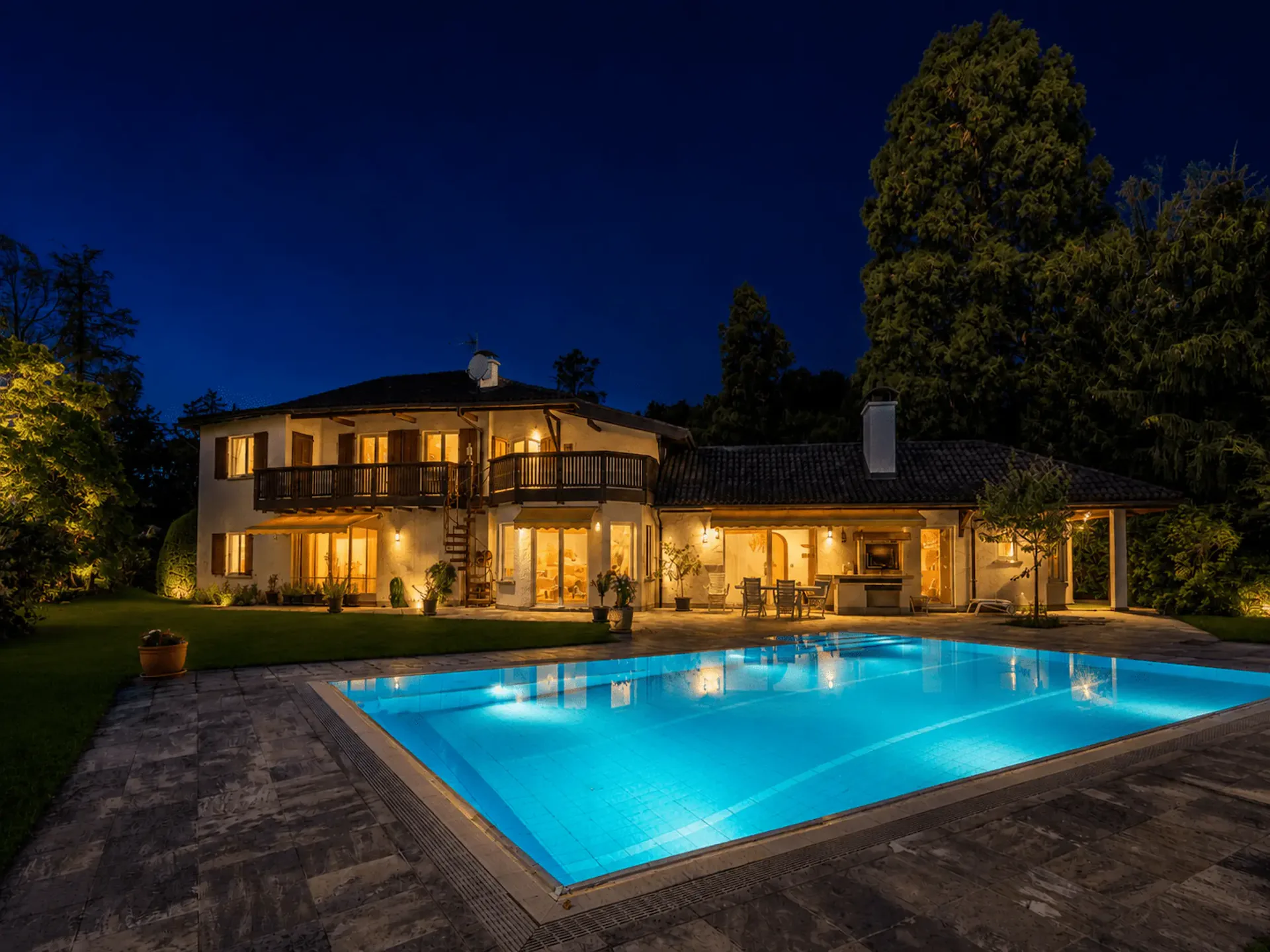 CHEXBRES - MANSION WITH SWIMMING POOL, LAKE VIEW & APARTMENT