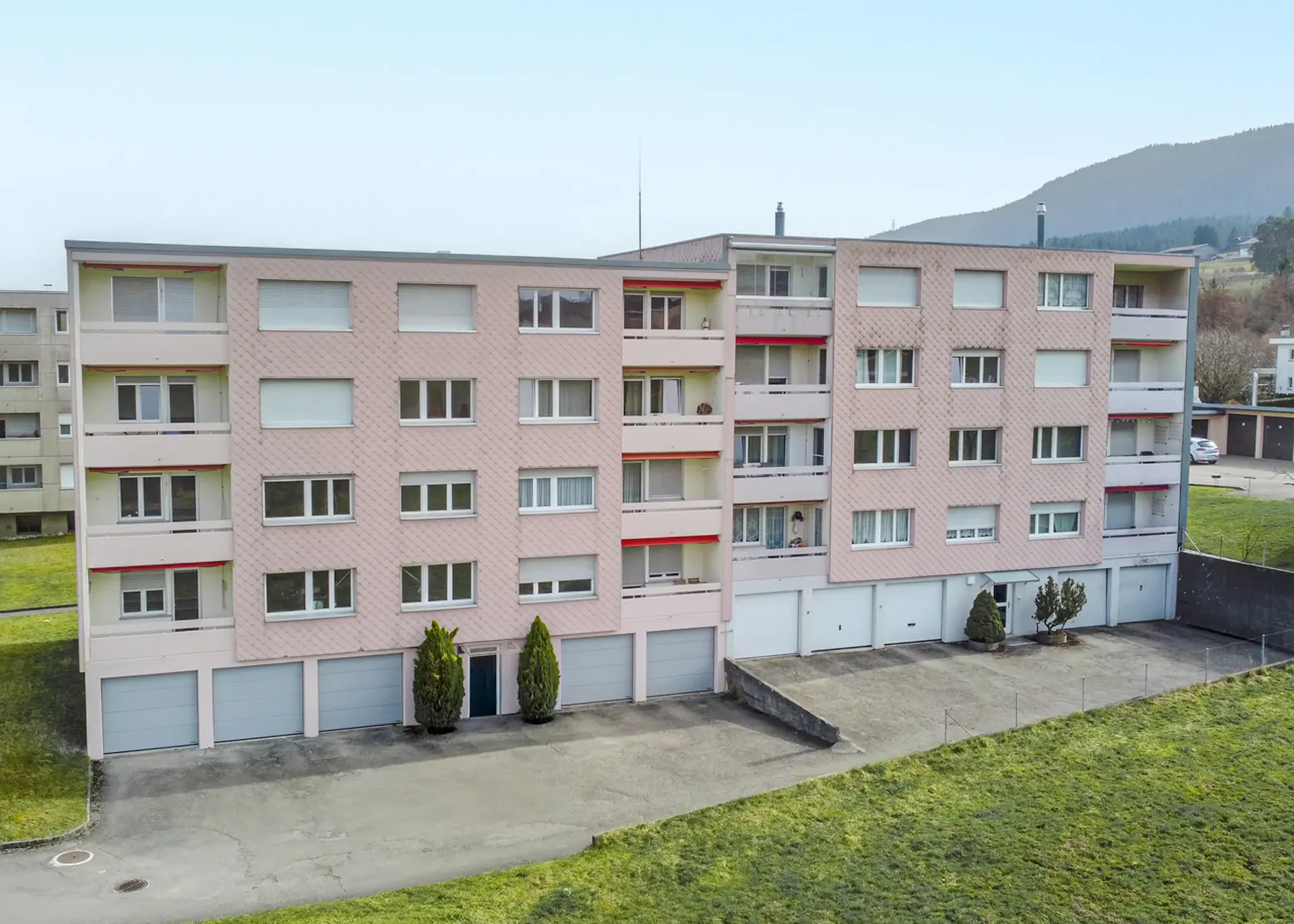 ATTRAENTE PROPRIETA' DI RENDITA CON APPARTAMENTI RISTRUTTURATI