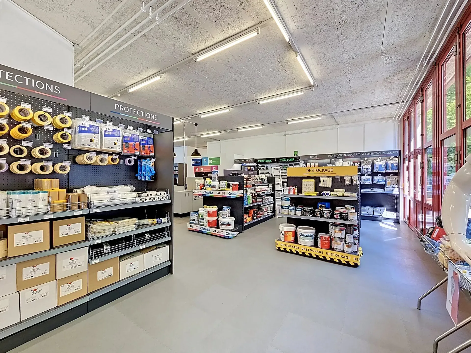 Special investor - Large commercial space two steps from the city center
