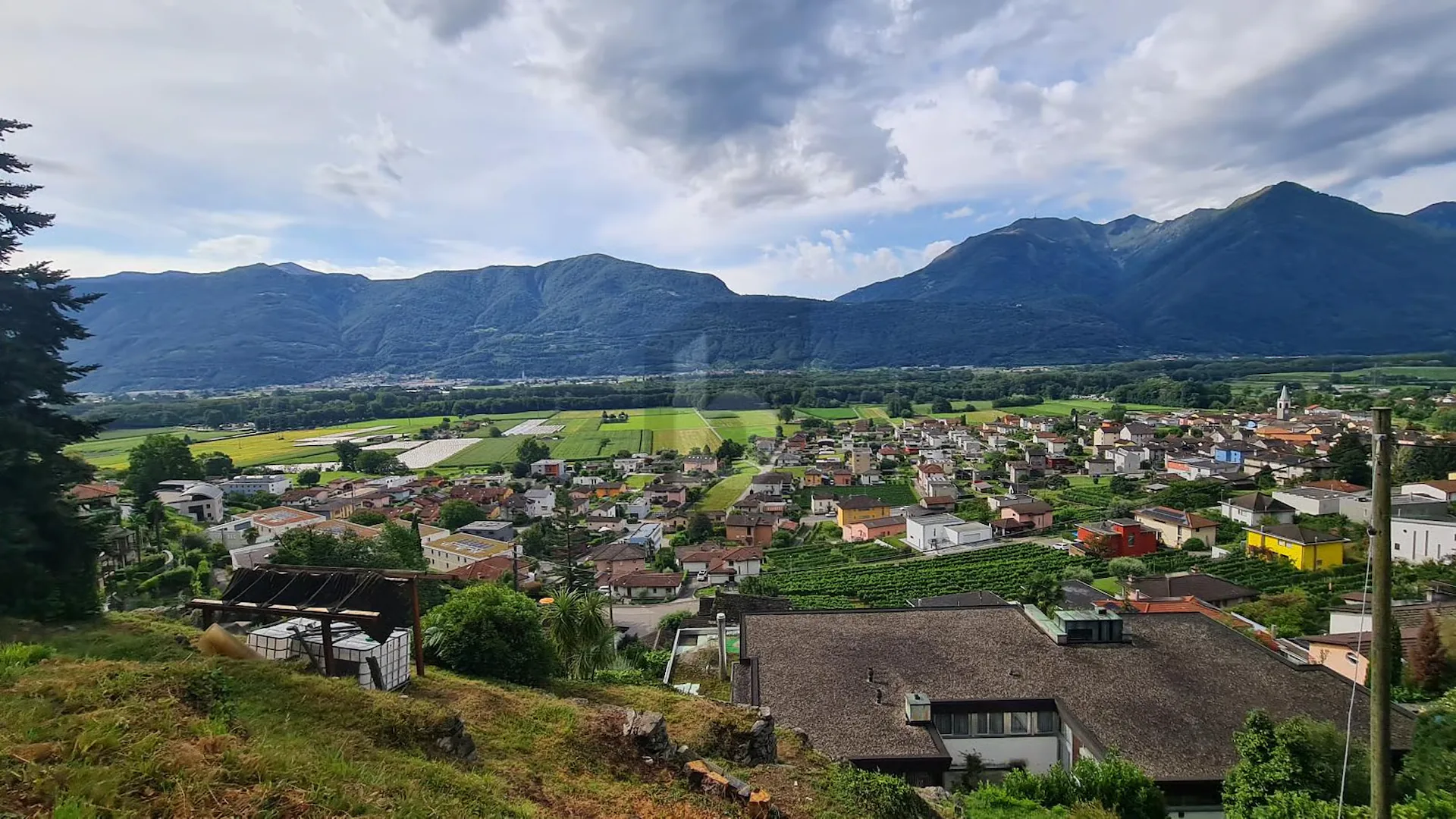 Ruhig und sonnig mit Aussicht