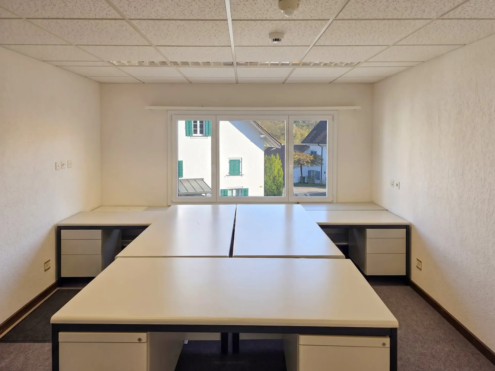 Günstige Büroflächen in der Dorfzone von Bergdietikon – ab sofort verfügbar
