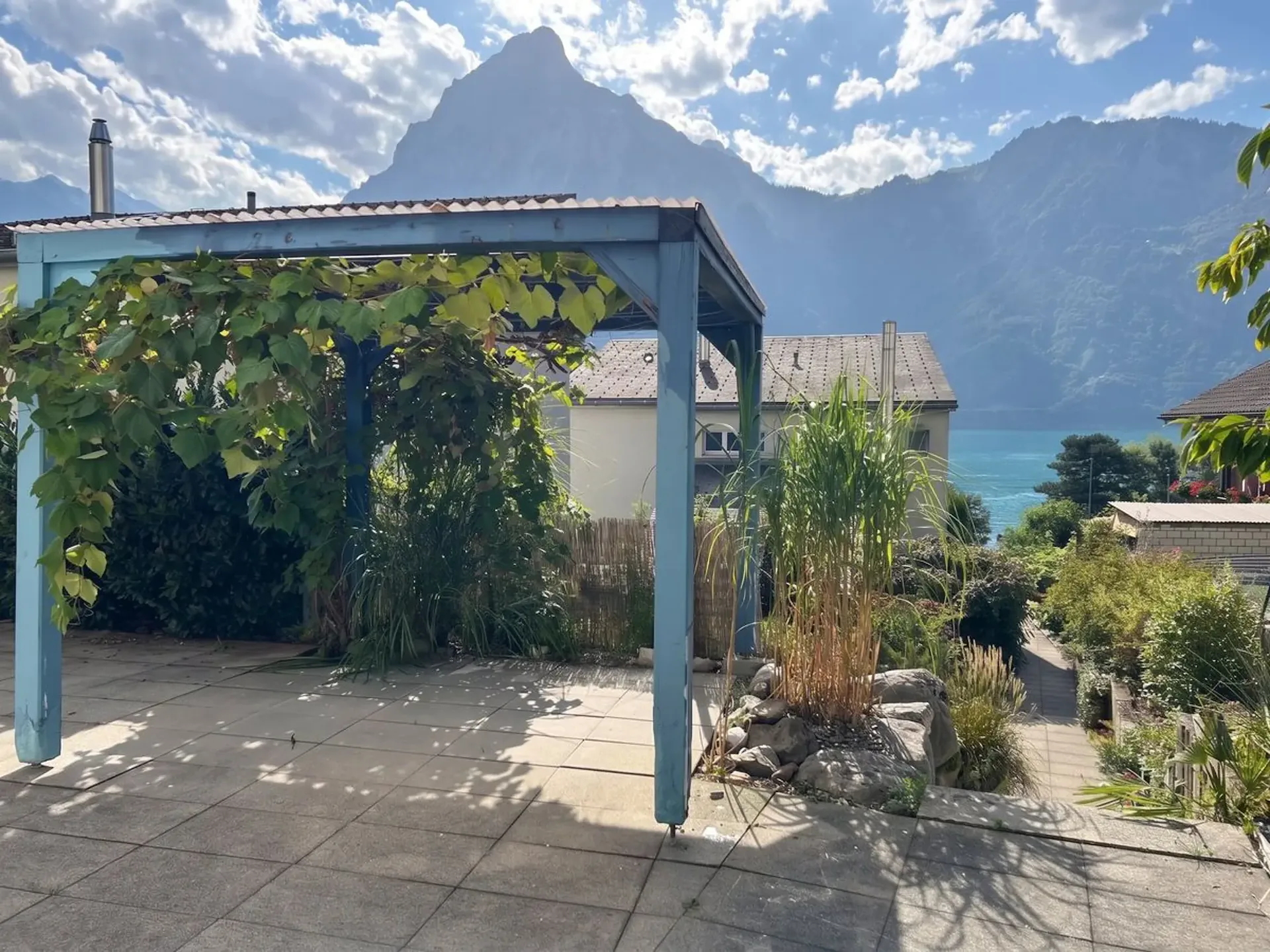Appartement de jardin idyllique avec vue sur le lac