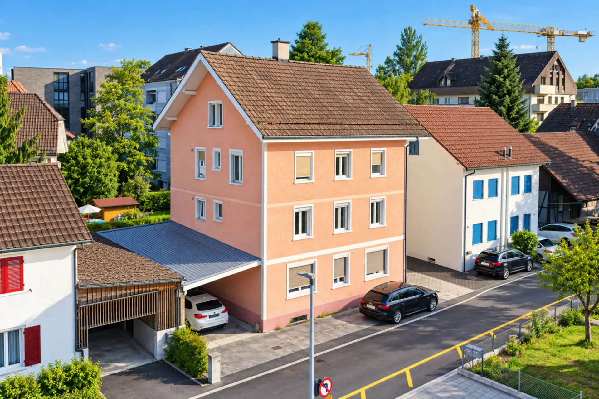 ATTRAKTIVES MEHRFAMILIENHAUS IN ZENTRALER LAGE - TOP RENDITE 5.8 %
