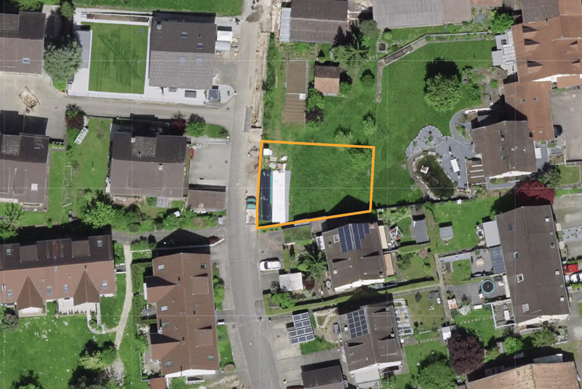 Fully developed building land in a quiet residential area