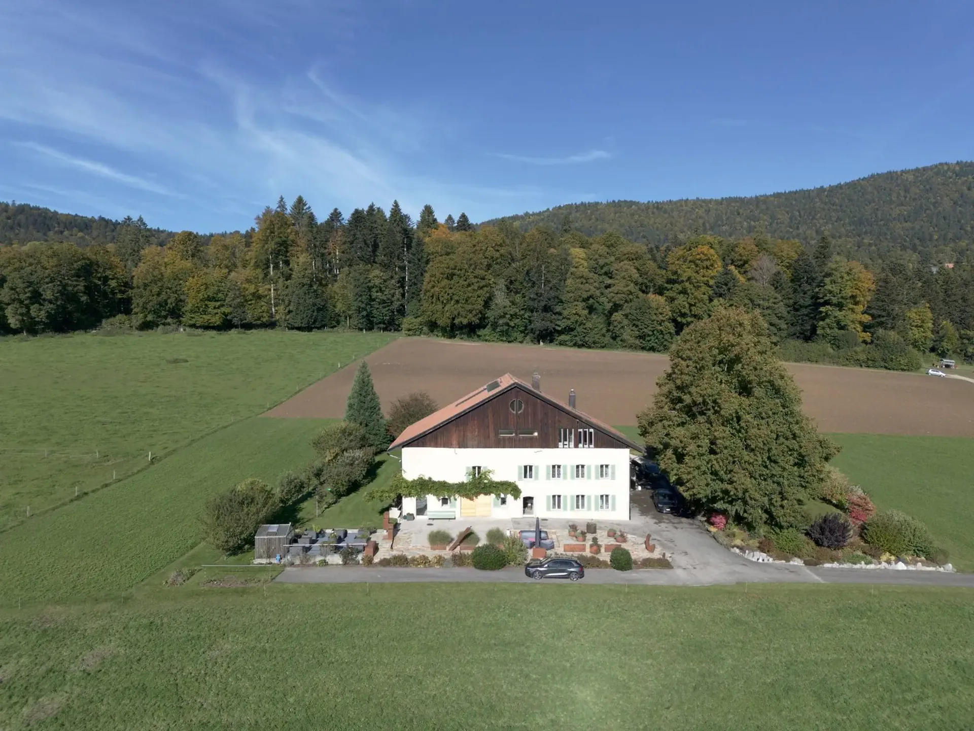 Authentic rural property in the Chasseral environment