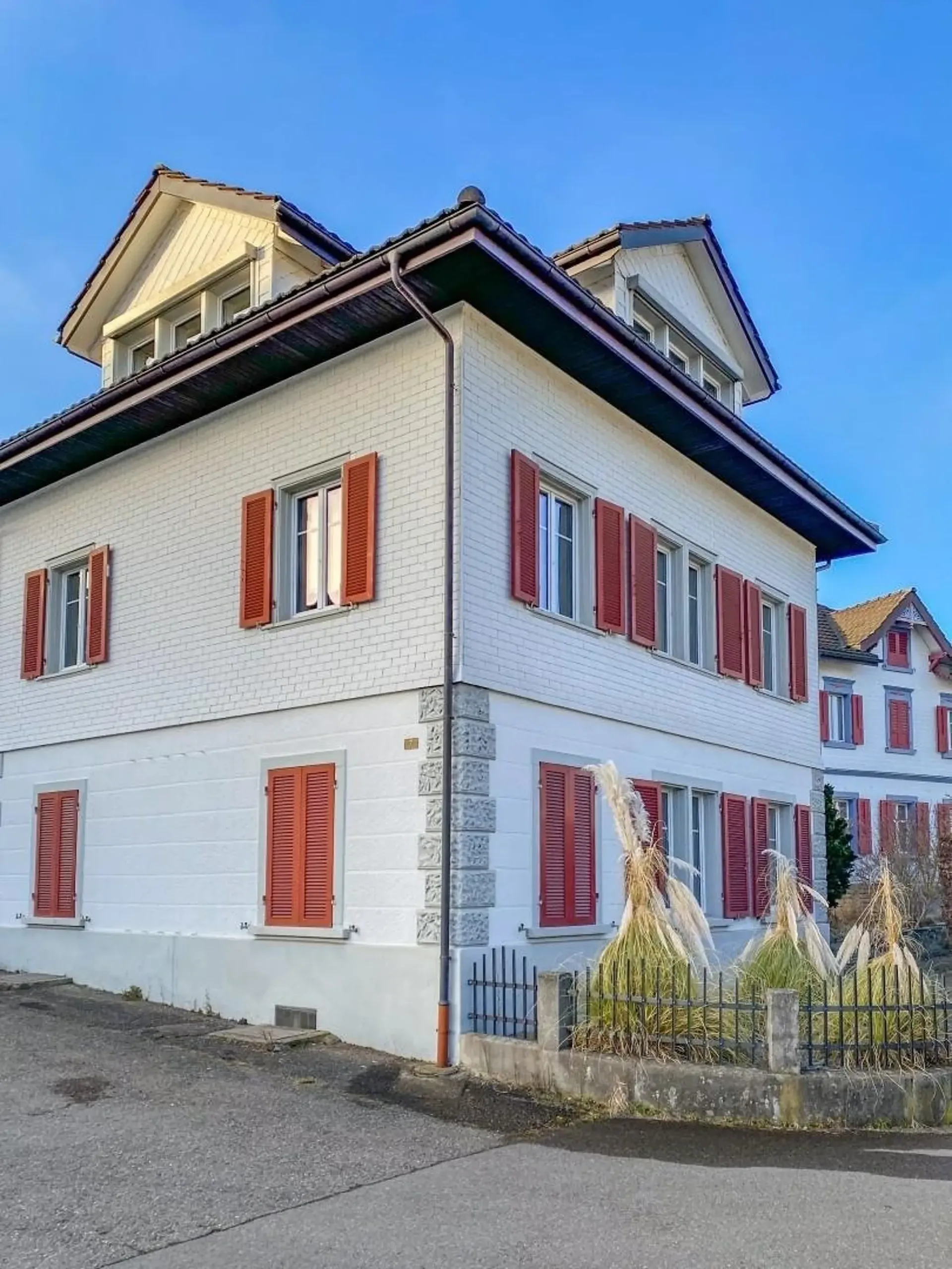Ampia casa unifamiliare con due unità abitative