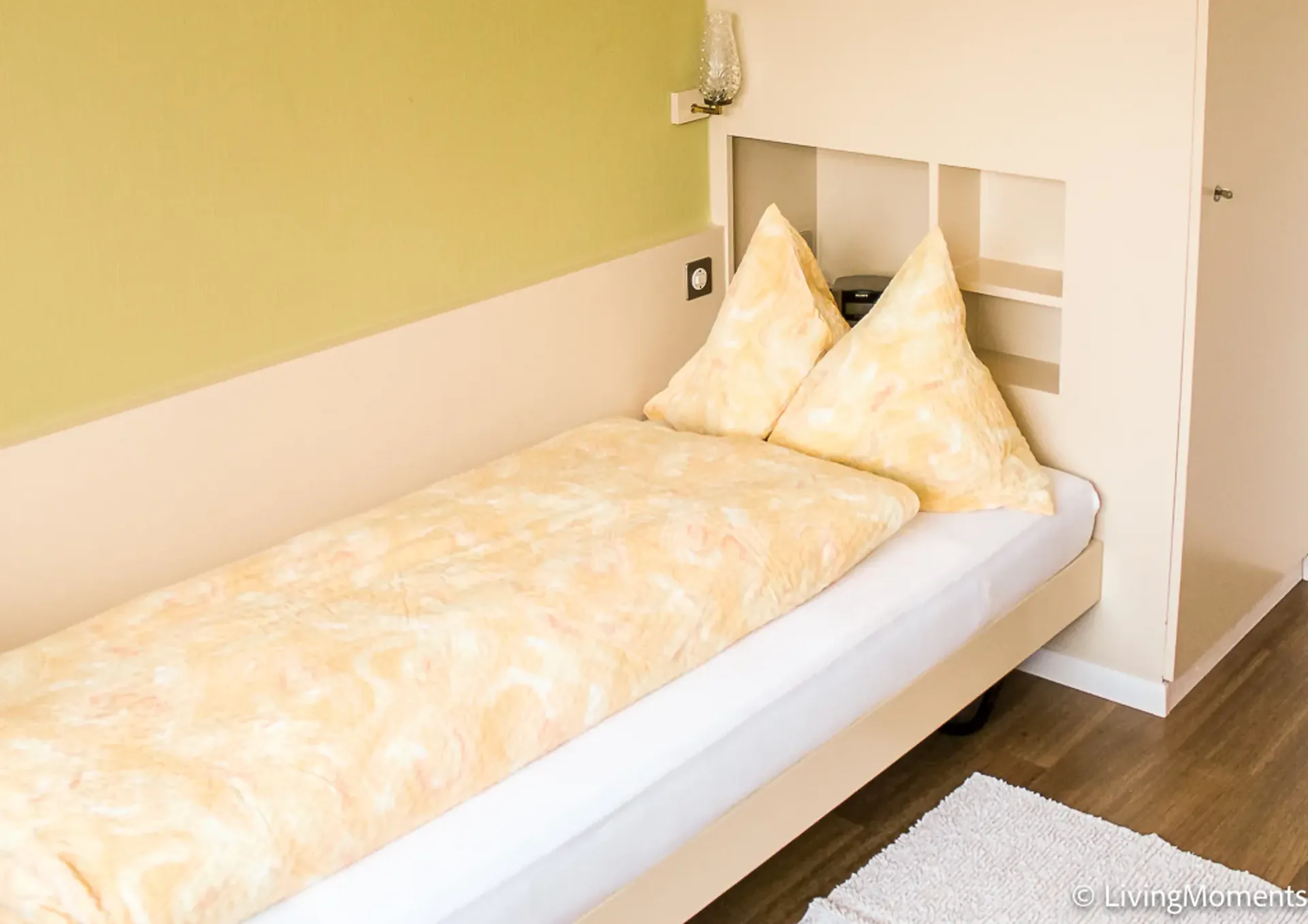 Classic single studio with cleaning service (furnished)