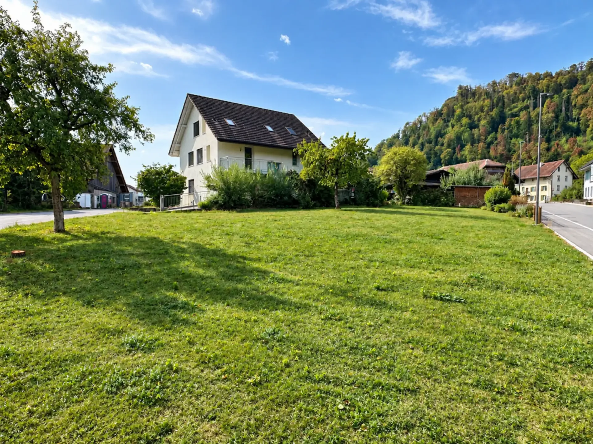 GRAND TERRAIN AVEC POTENTIEL DE CONSTRUCTION ATTRAYANT