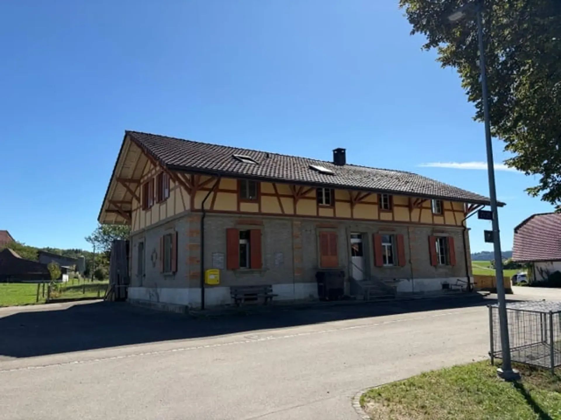 Recherchez-vous quelque chose de spécial ? Ancienne fromagerie à louer avec beaucoup d'espace et environnement généreux