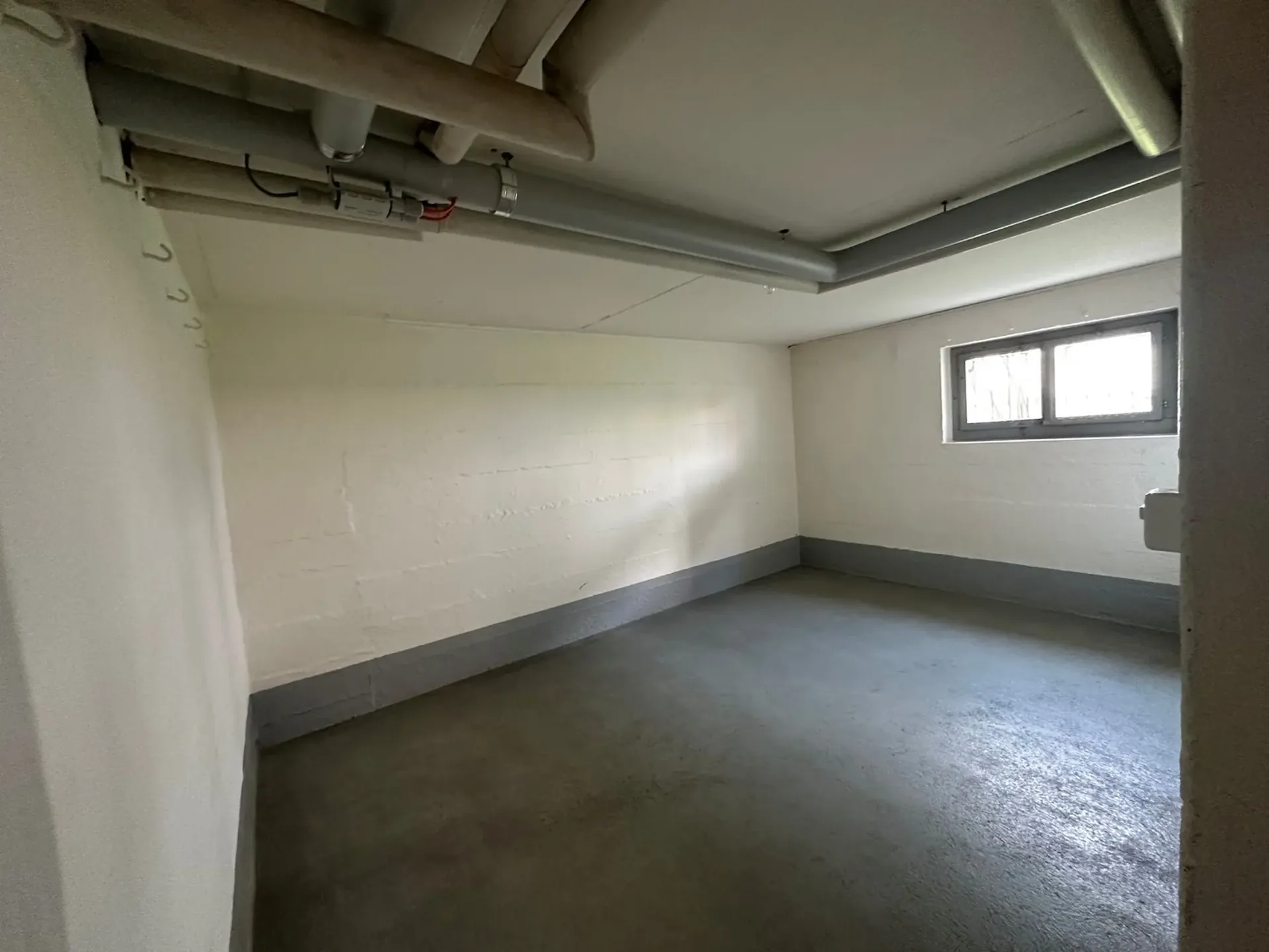 Espace de stockage/loisirs spacieux à louer à Bassersdorf