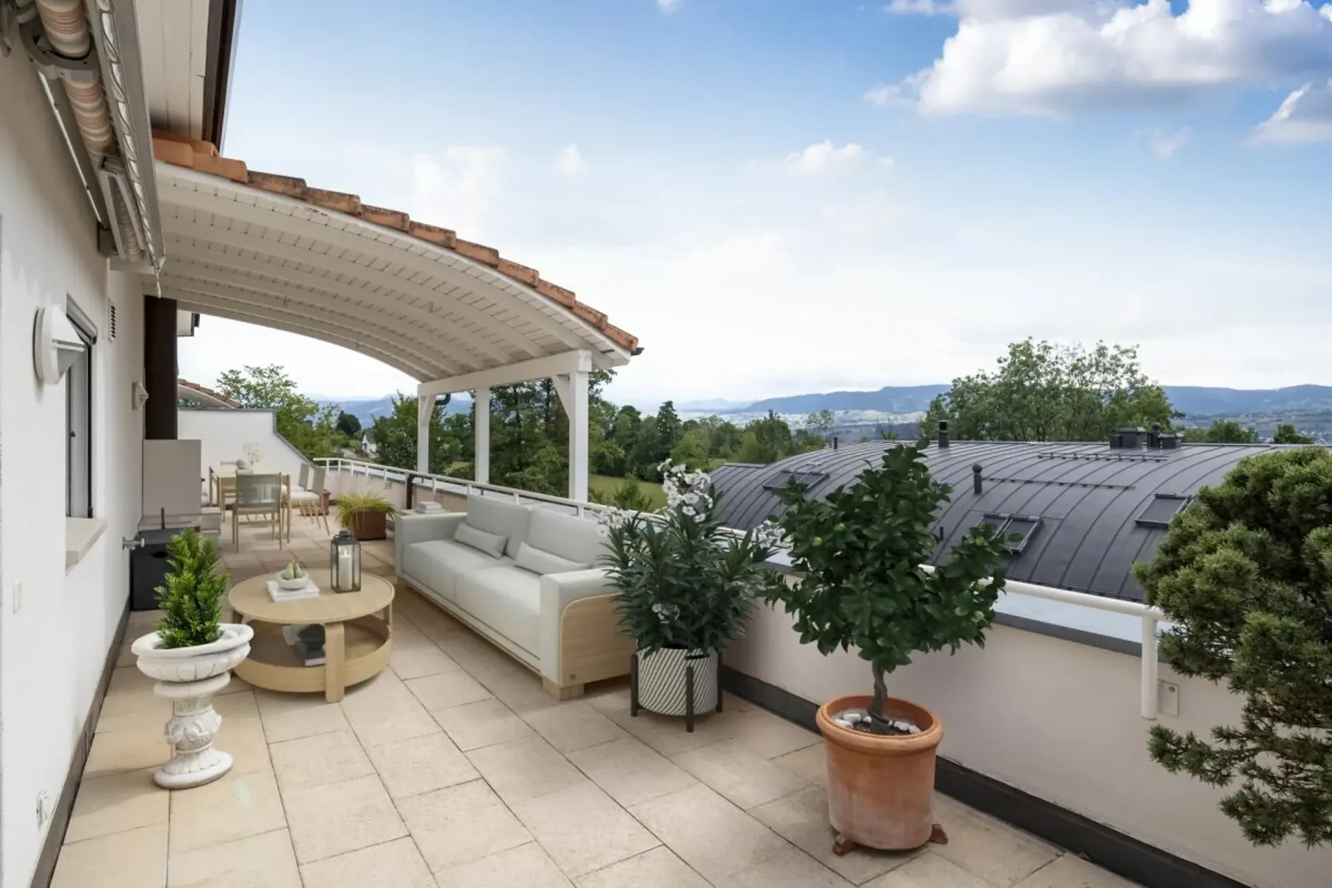 Attic apartment with a far-reaching view - Comfort, peace, and privacy