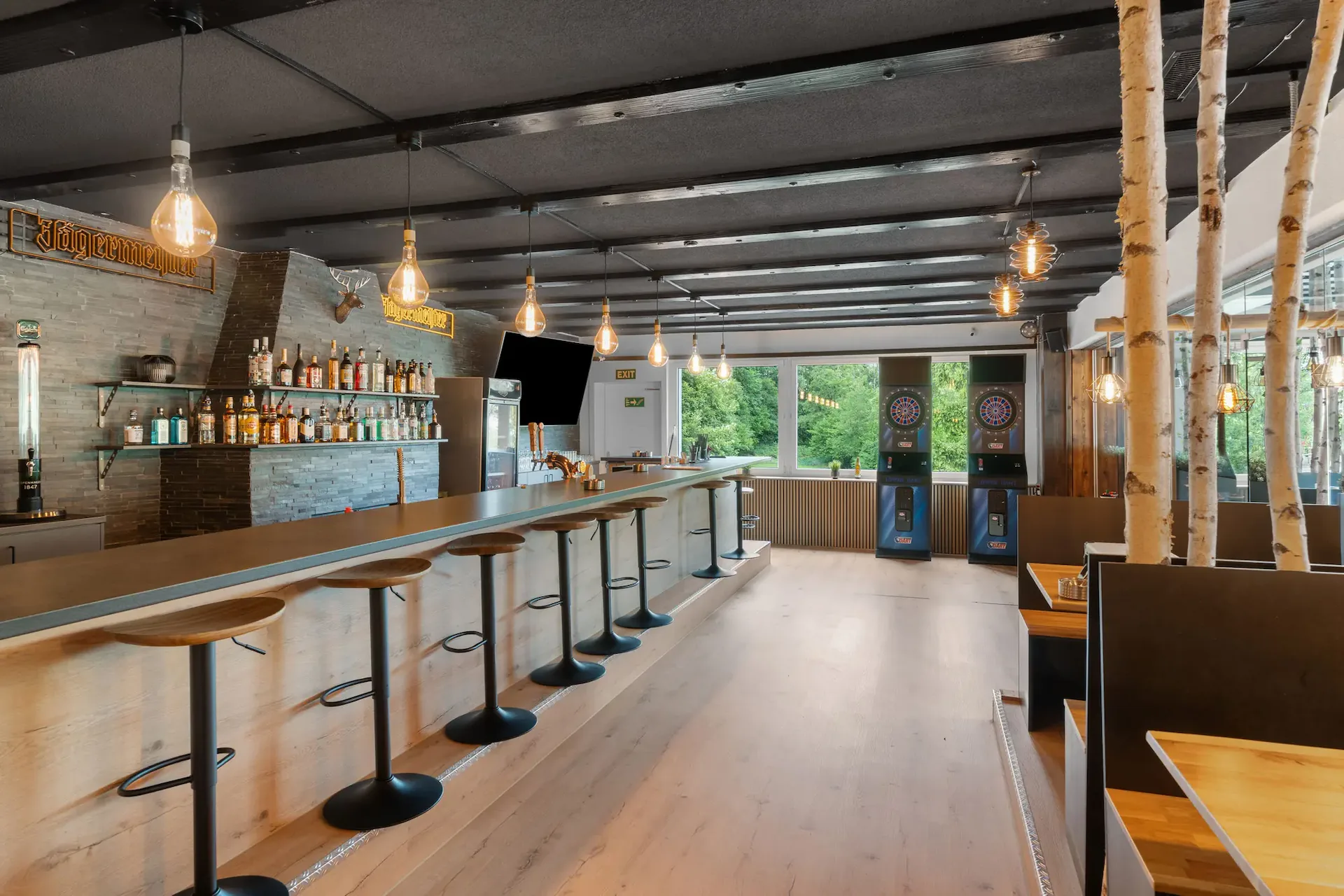 Ristorante con bar in attesa di una nuova vita