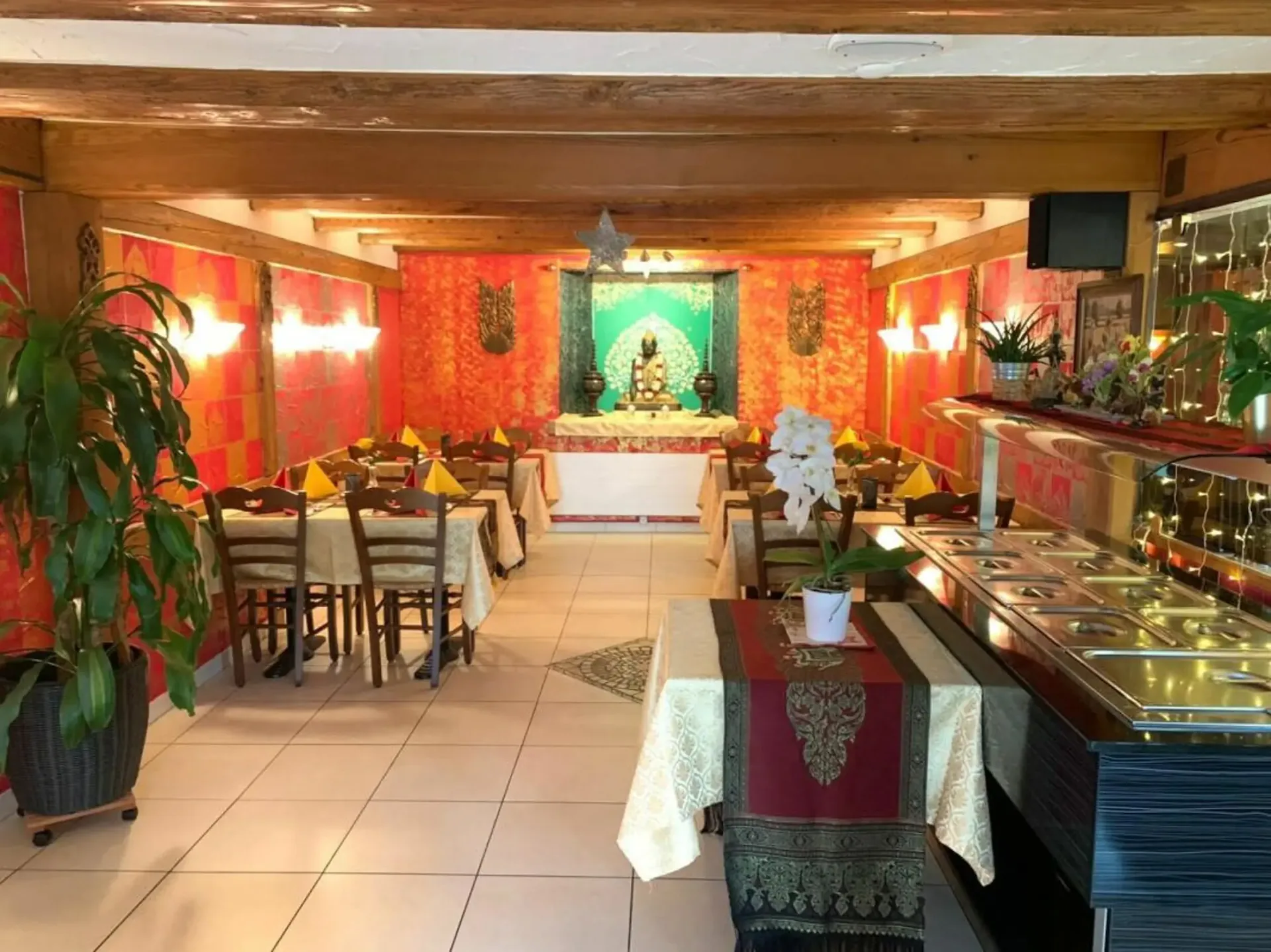 Ristorante Asia (fino a 100 posti) con una grande clientela fedele