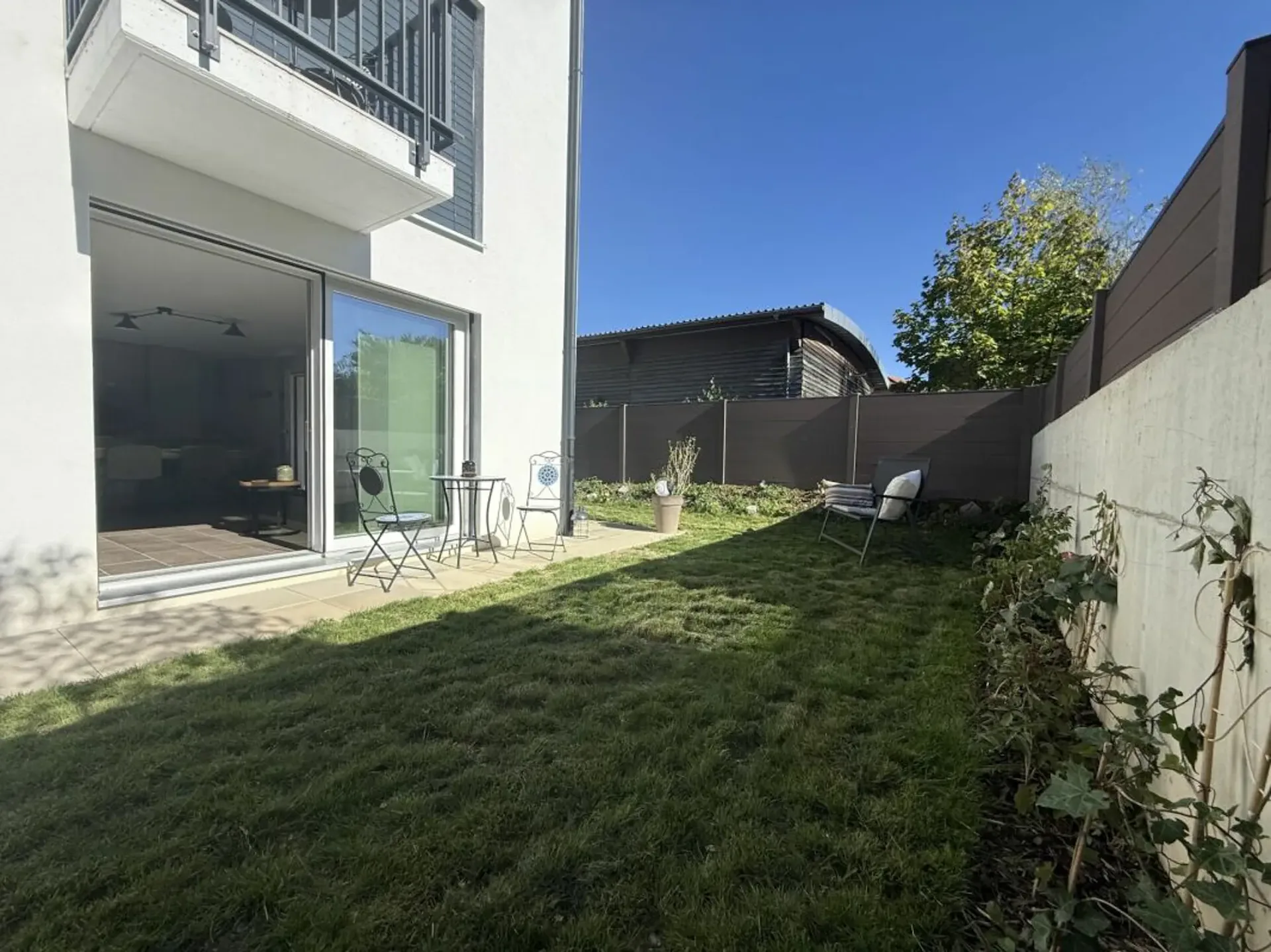 Tres belle affaire Superbe Villa comme neuve qui se distingue par son élégance, son confort et la qualité de son environnement, trés calme