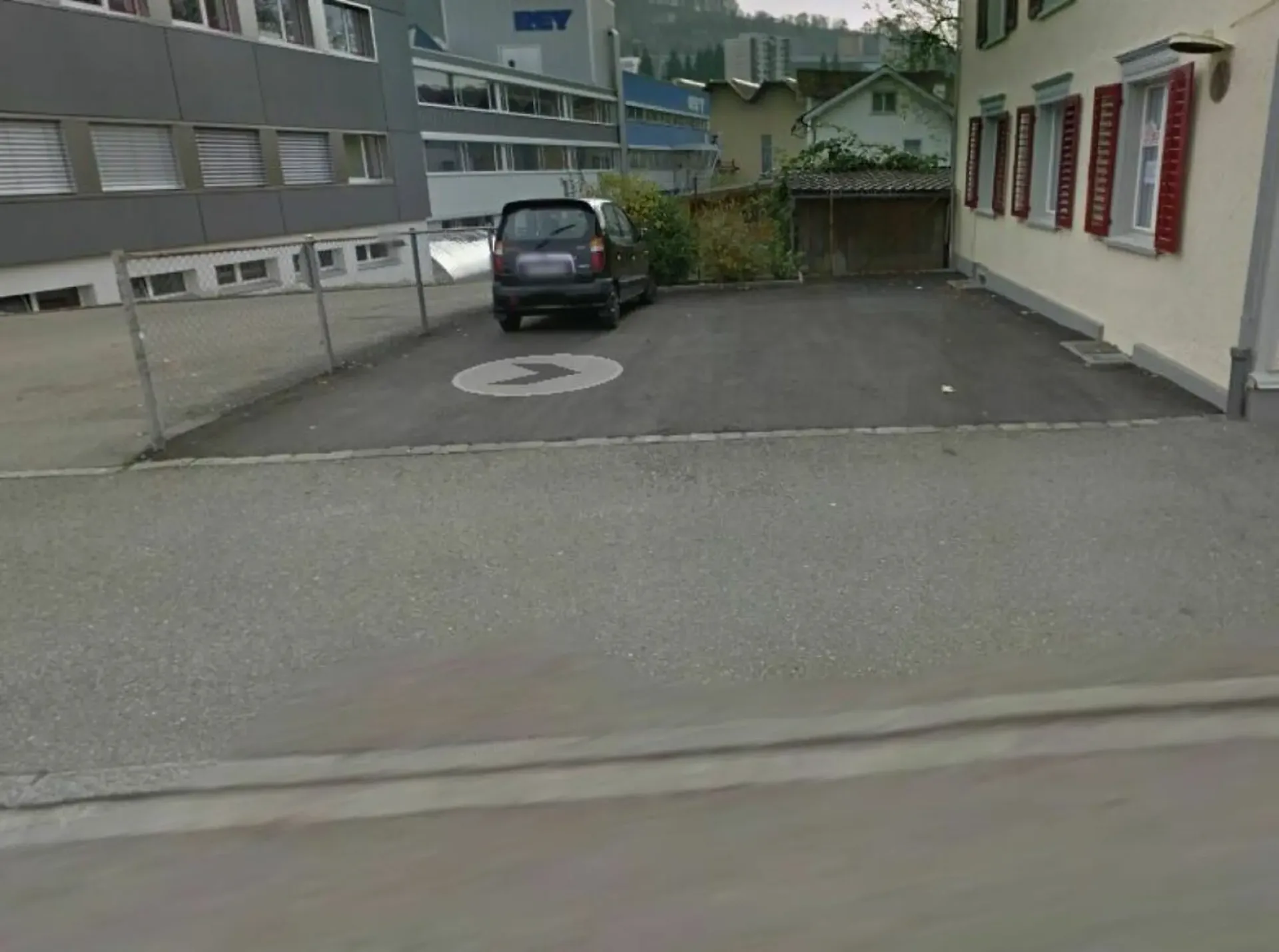 Spacious parking space for rent