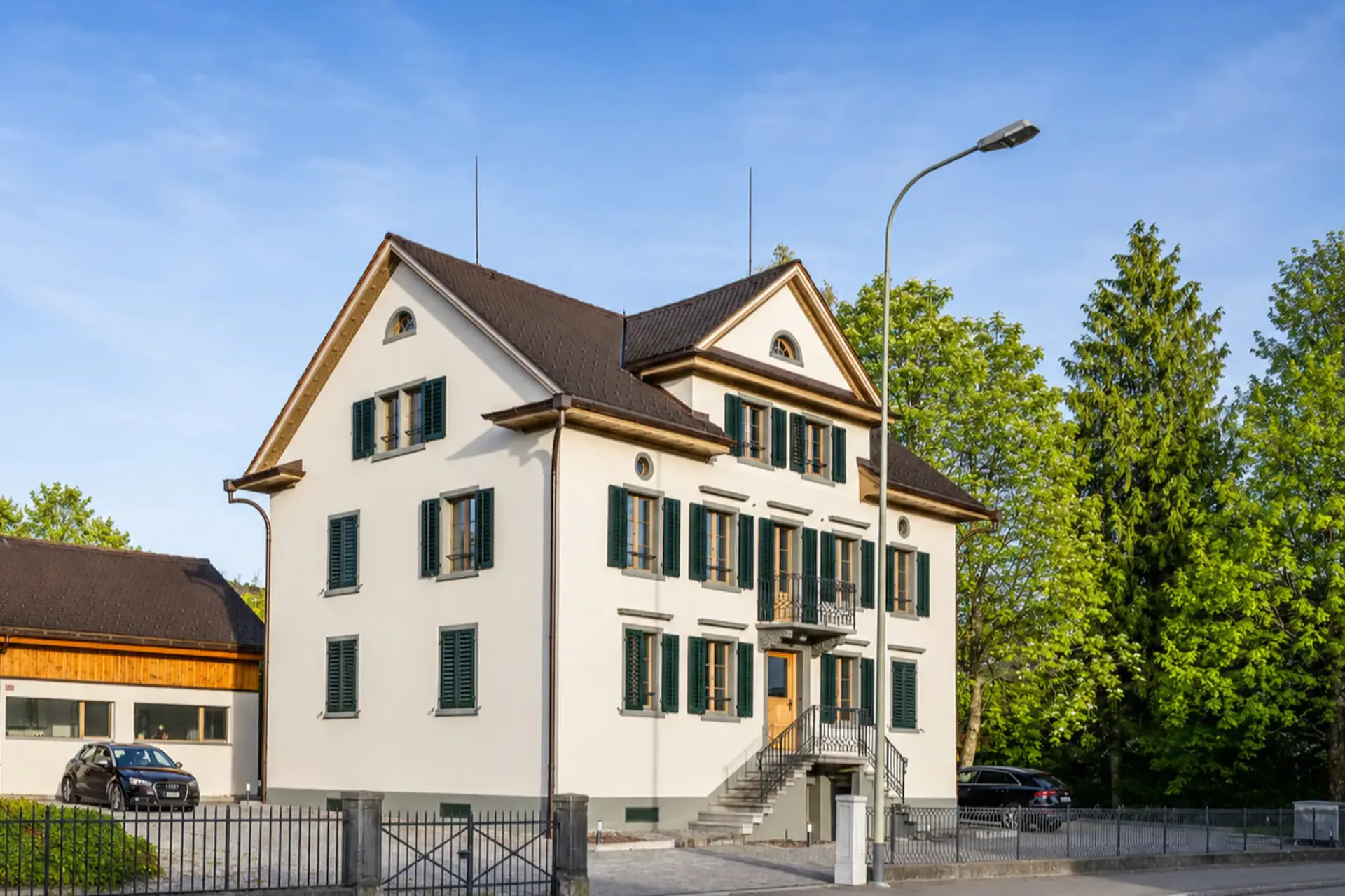 Exceptional manor house ensemble on Lake Zurich