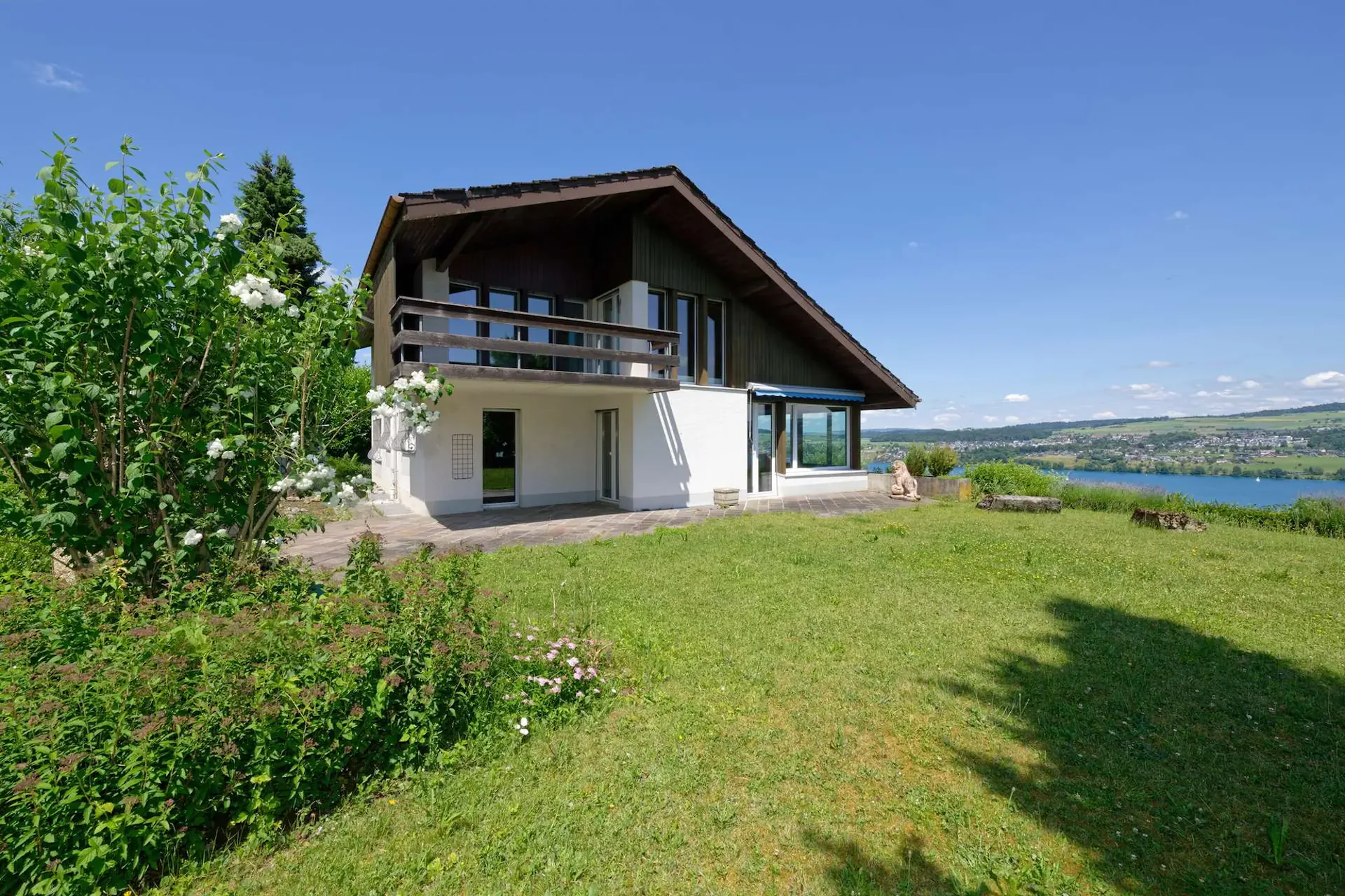 Ampia casa unifamiliare con vista sul lago di Hallwil