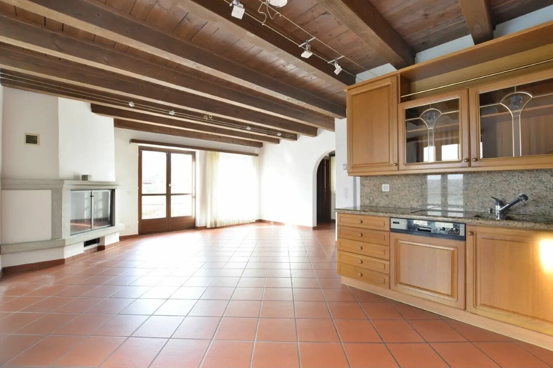 Zum Vermieten helles Haus auf 2 Etagen in Claro - Bellinzona
