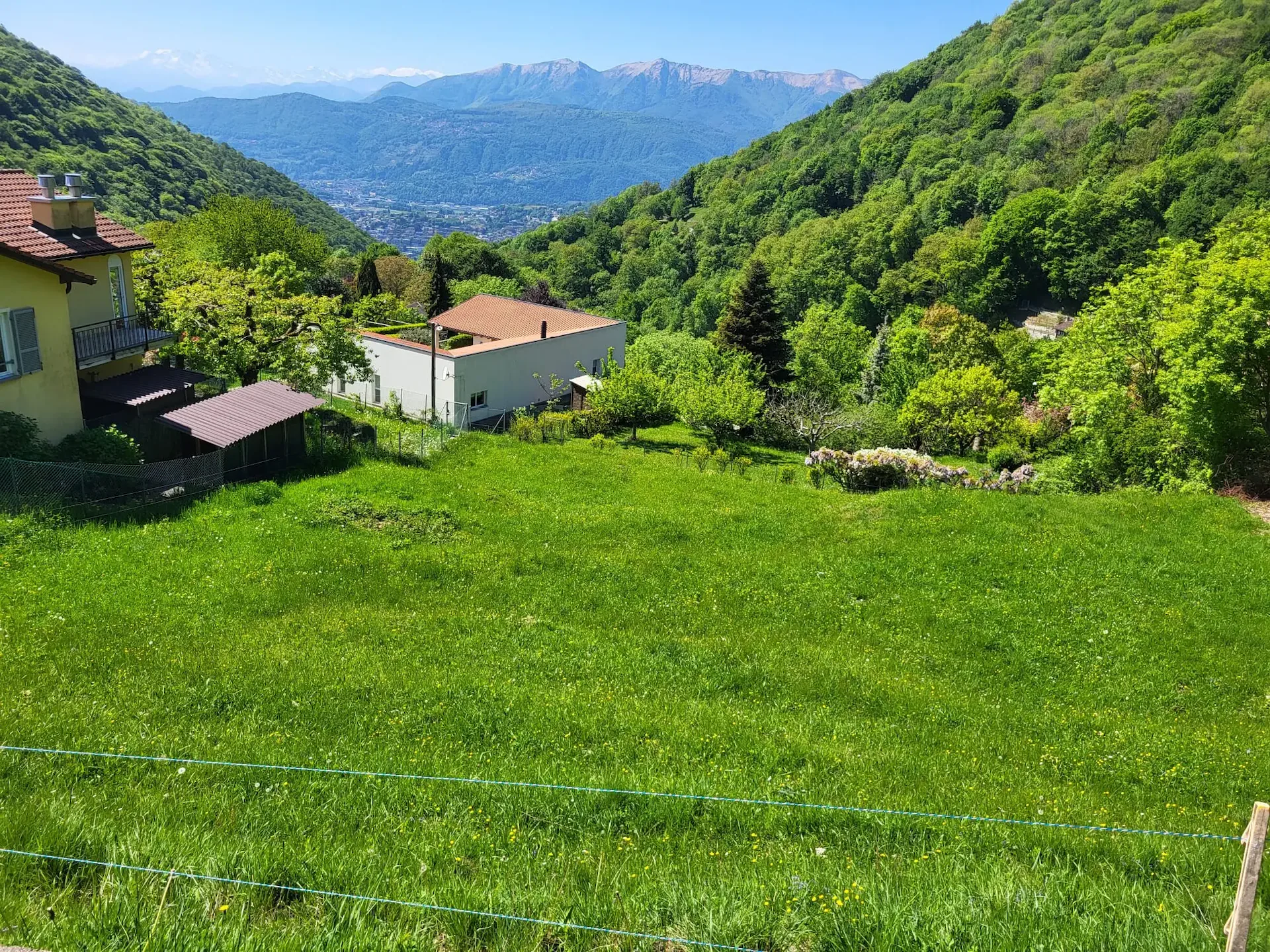 LARGE BUILDING LAND OF 1000 SQM IN BRÈ ABOVE LUGANO